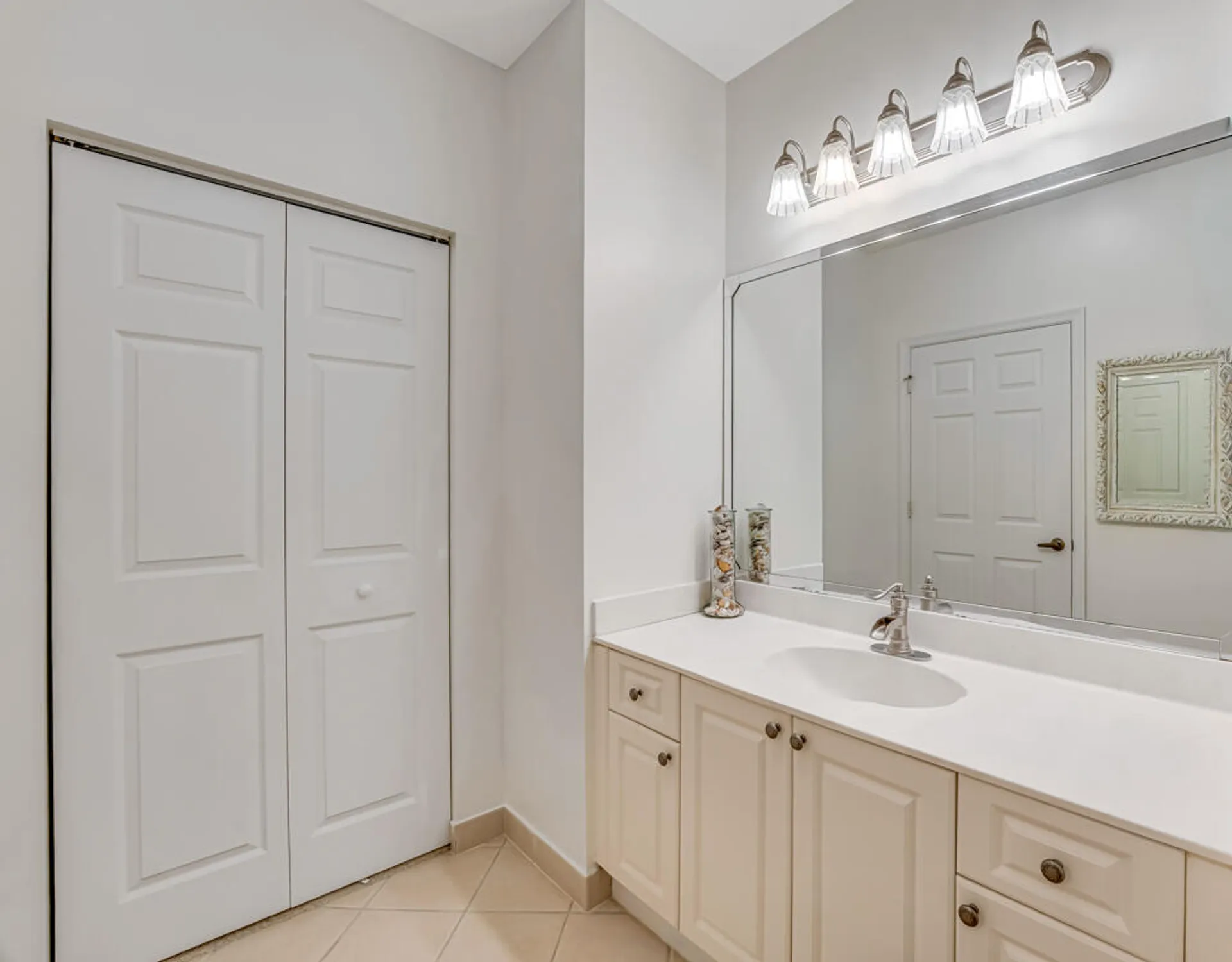Property Slideshow image 23 of 48 | 9889 galleon dr, West Palm Beach, FL, 33411