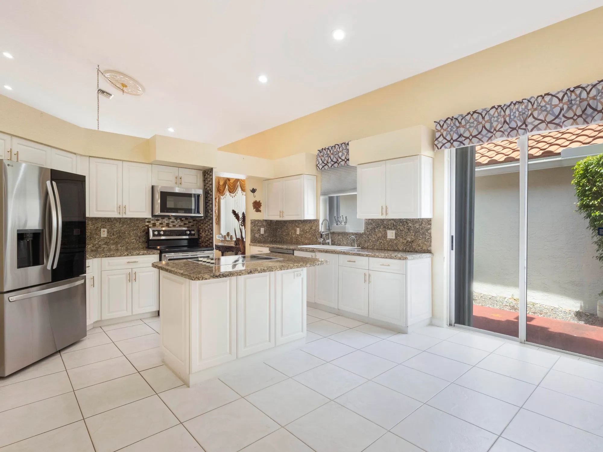 Property Slideshow image 10 of 42 | 5159 brookview dr, Boynton Beach, FL, 33437