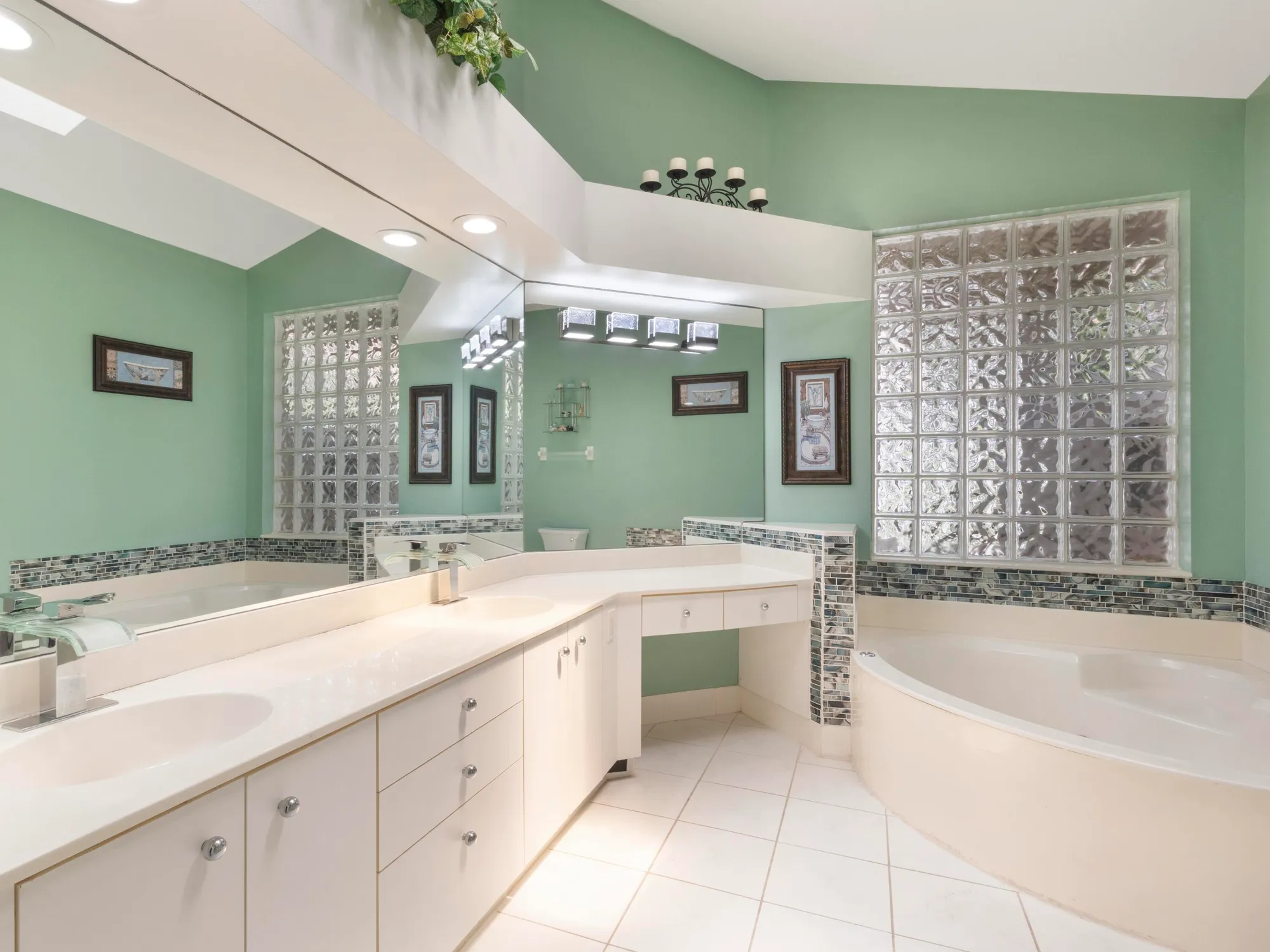 Property Slideshow image 24 of 42 | 5159 brookview dr, Boynton Beach, FL, 33437