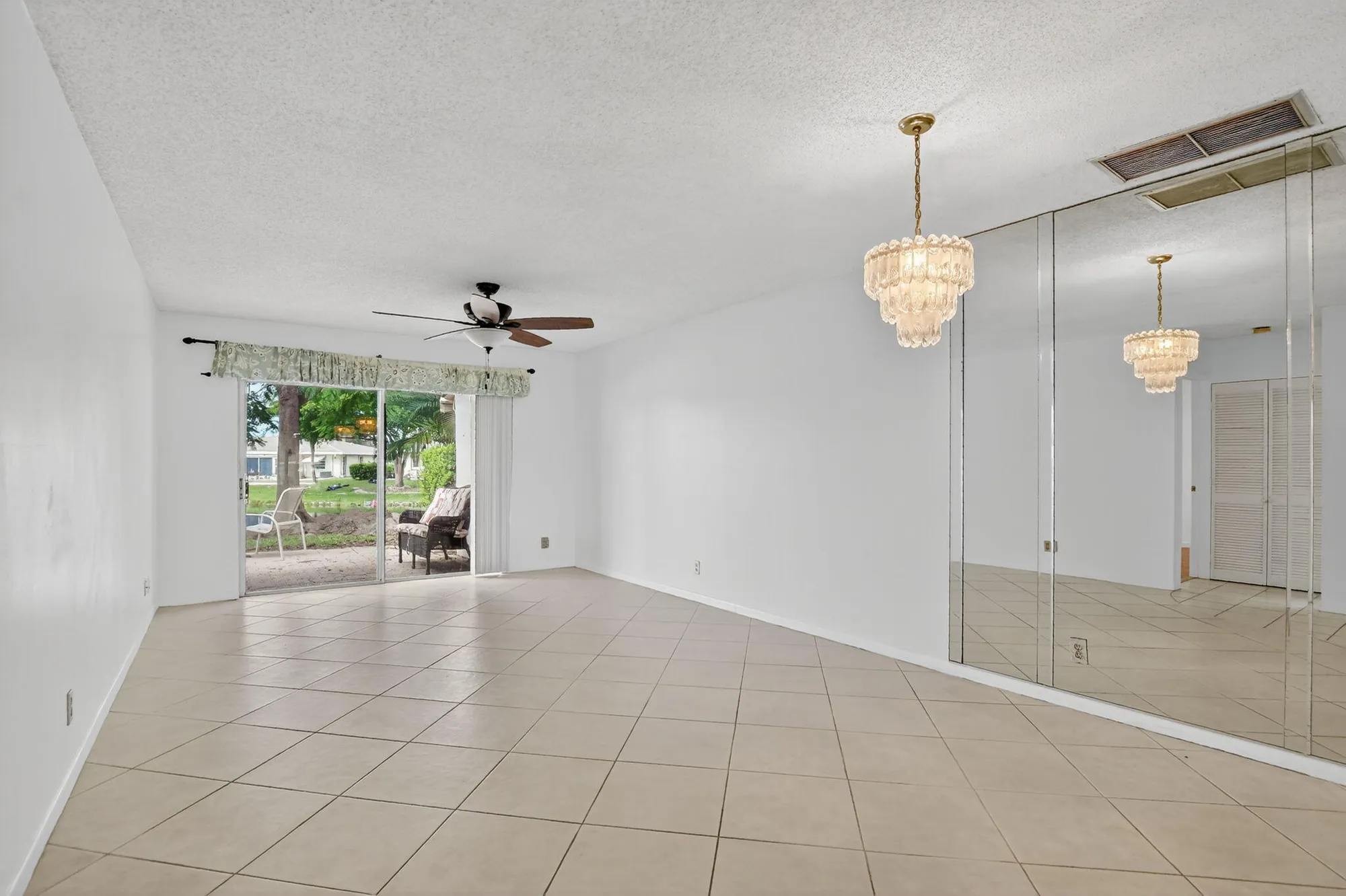 Property Slideshow image 10 of 38 | 8747 warwick dr # 271, Boca Raton, FL, 33433