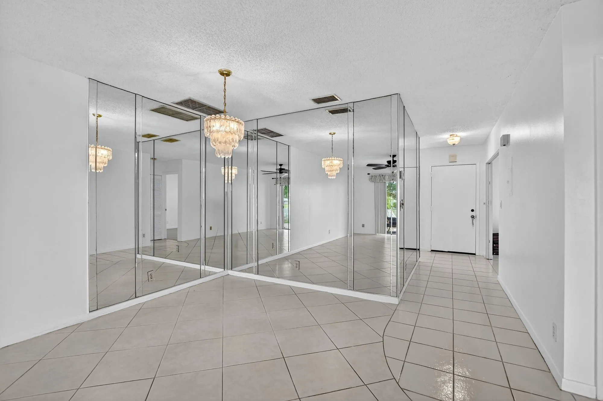 Property Slideshow image 9 of 38 | 8747 warwick dr # 271, Boca Raton, FL, 33433
