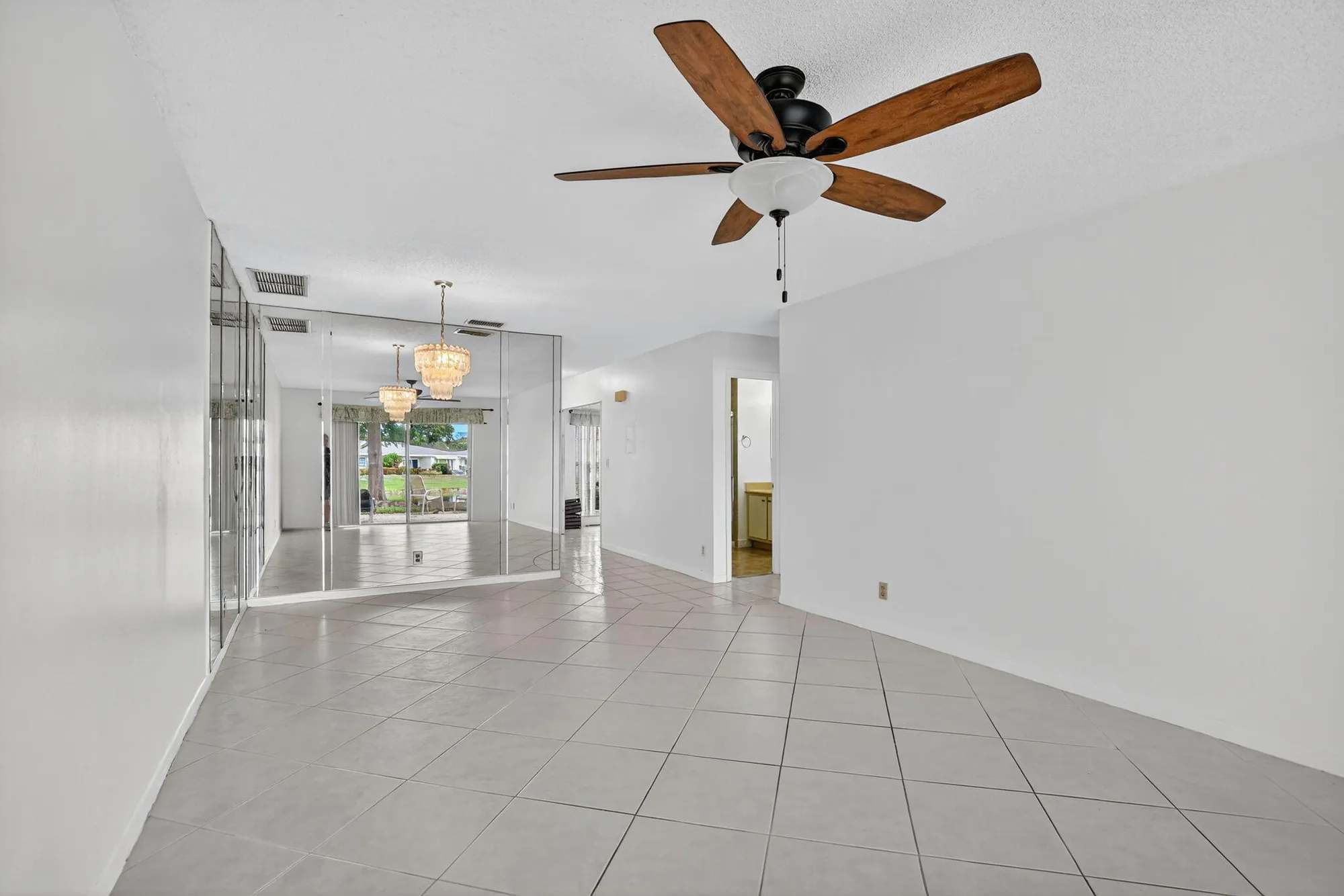 Property Slideshow image 14 of 38 | 8747 warwick dr # 271, Boca Raton, FL, 33433