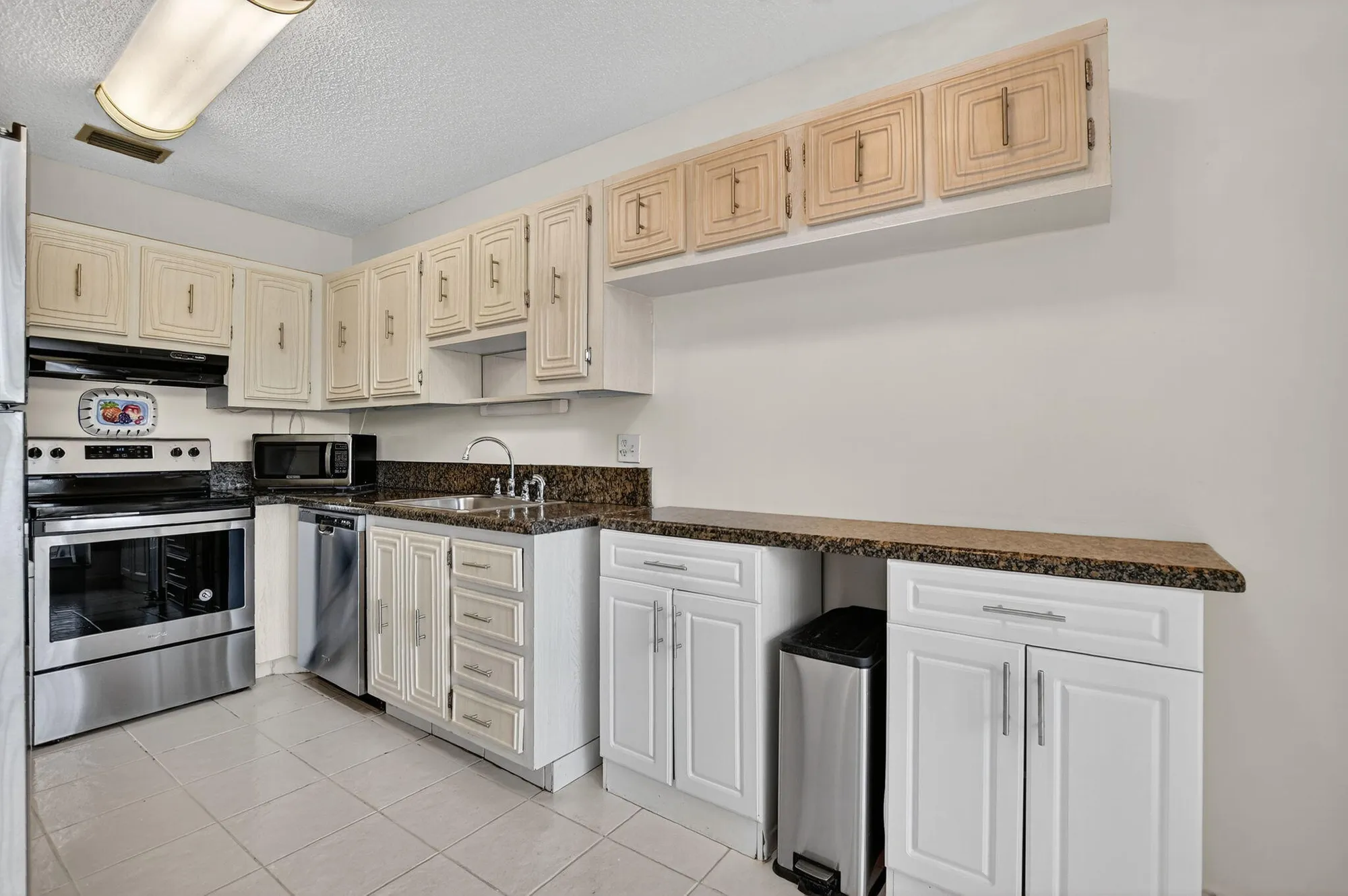 Property Slideshow image 16 of 38 | 8747 warwick dr # 271, Boca Raton, FL, 33433