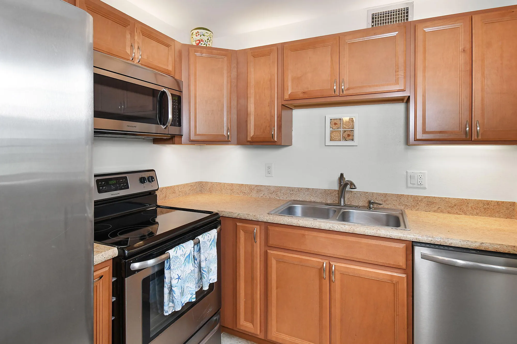 Property Slideshow image 11 of 37 | 2600 se ocean blvd c1, Stuart, FL, 34996
