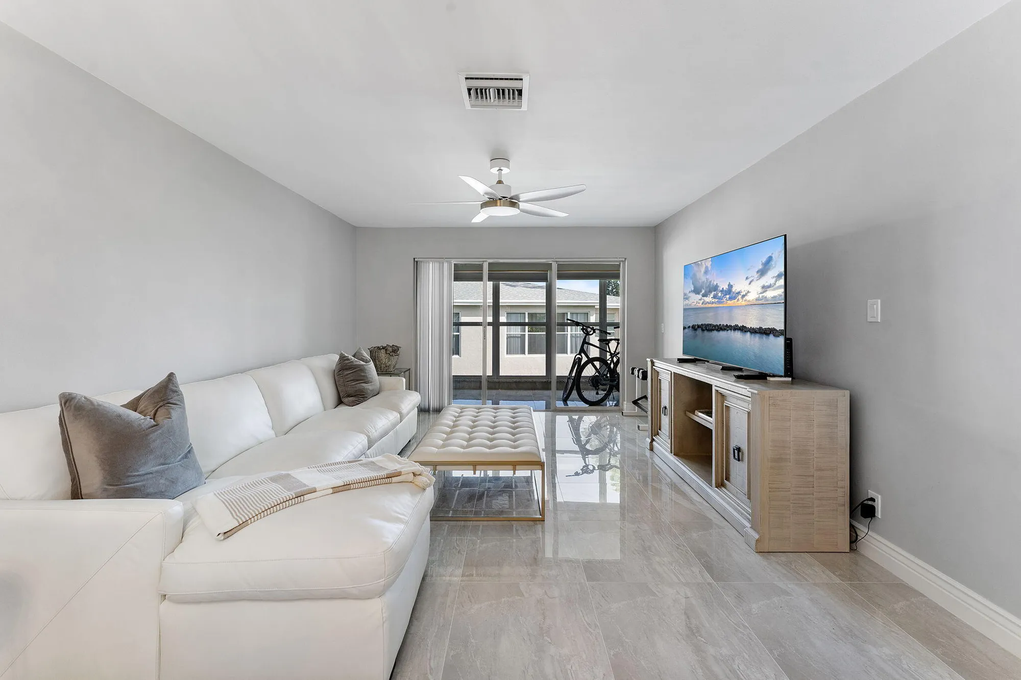 Property Slideshow image 11 of 43 | 1020 silk oak ter apt 204, Delray Beach, FL, 33445