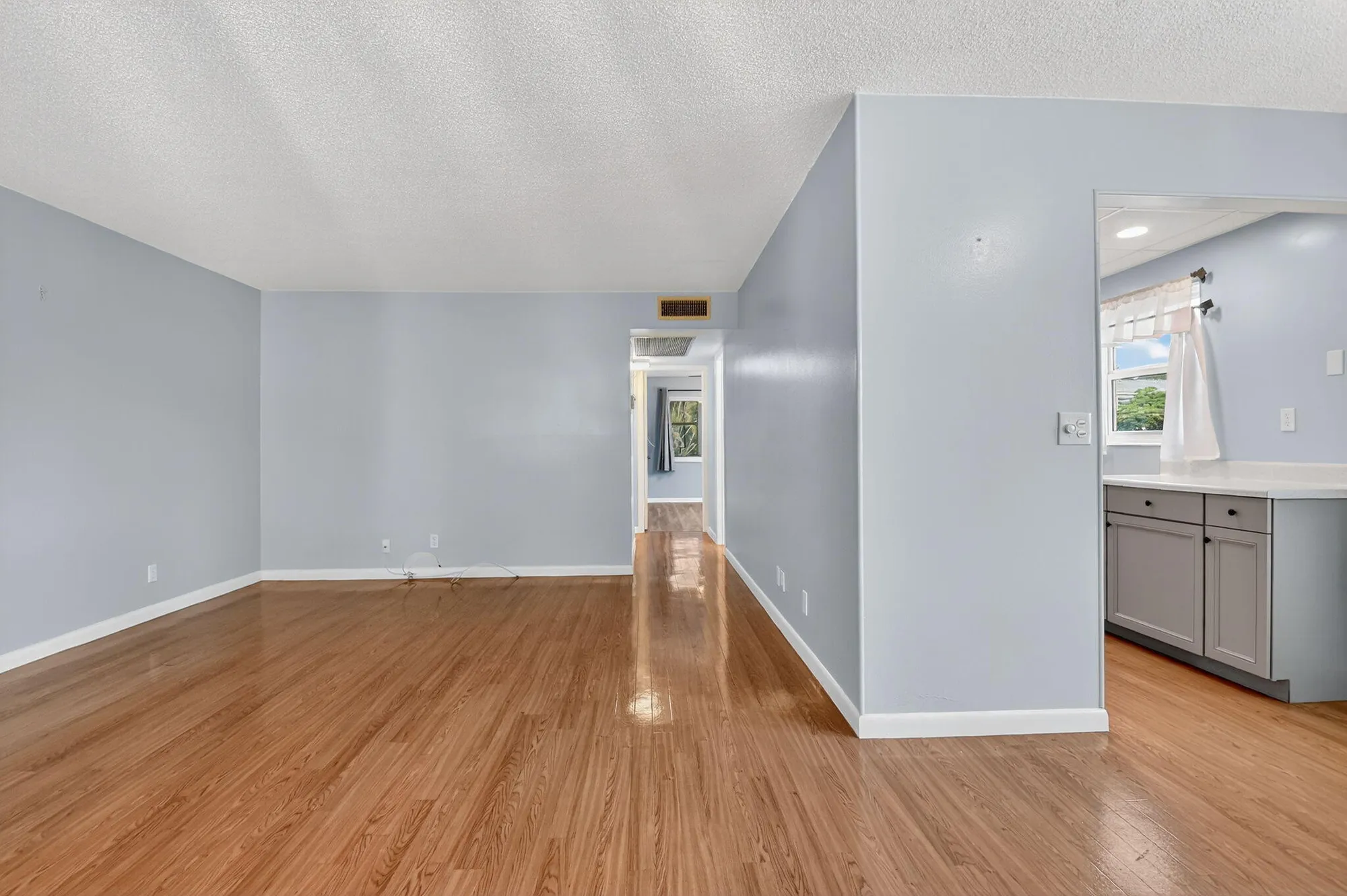 Property Slideshow image 4 of 30 | 331 sheffield, West Palm Beach, FL, 33417