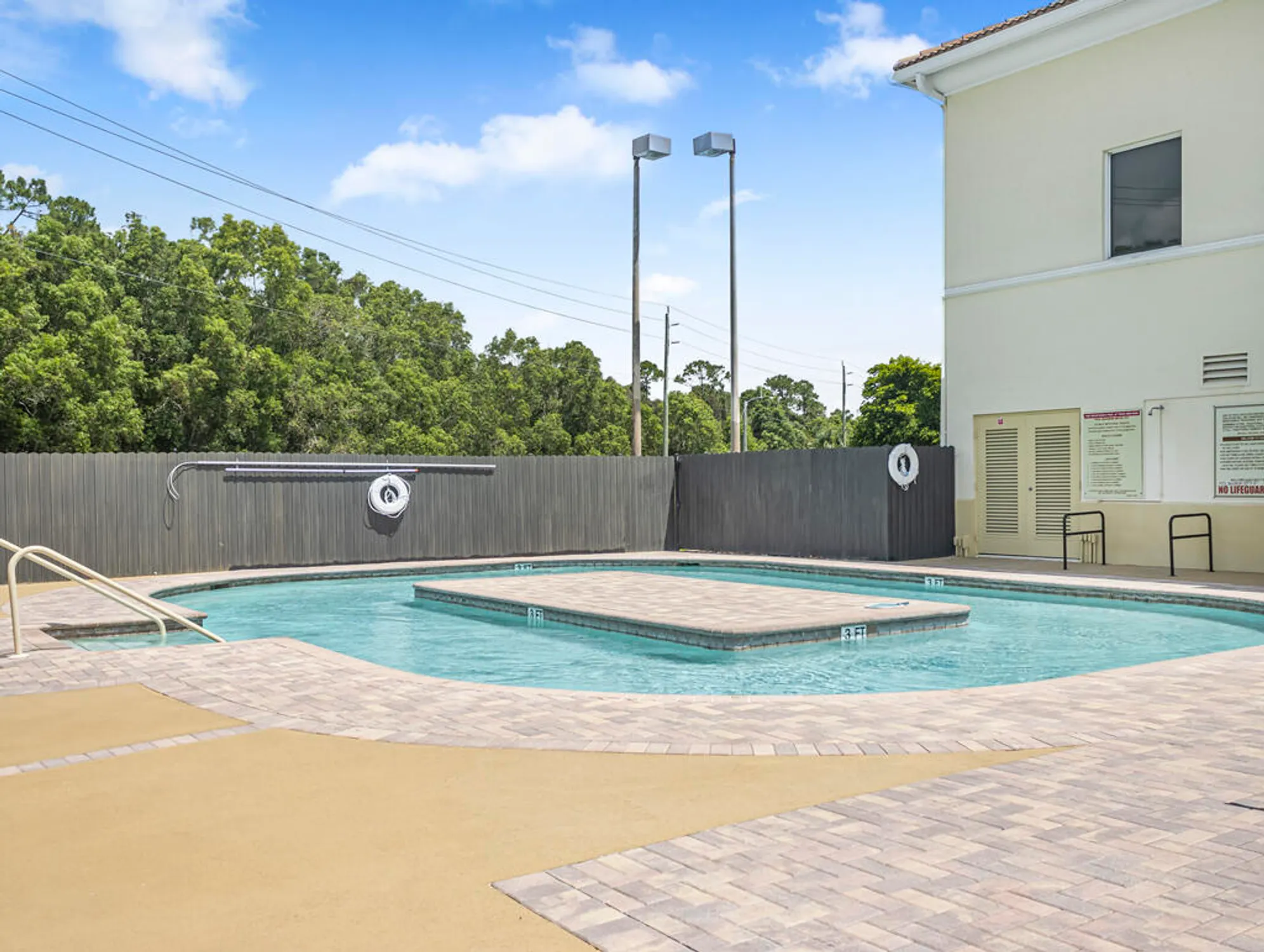 Property Slideshow image 26 of 33 | 4 golfs edge e, West Palm Beach, FL, 33417