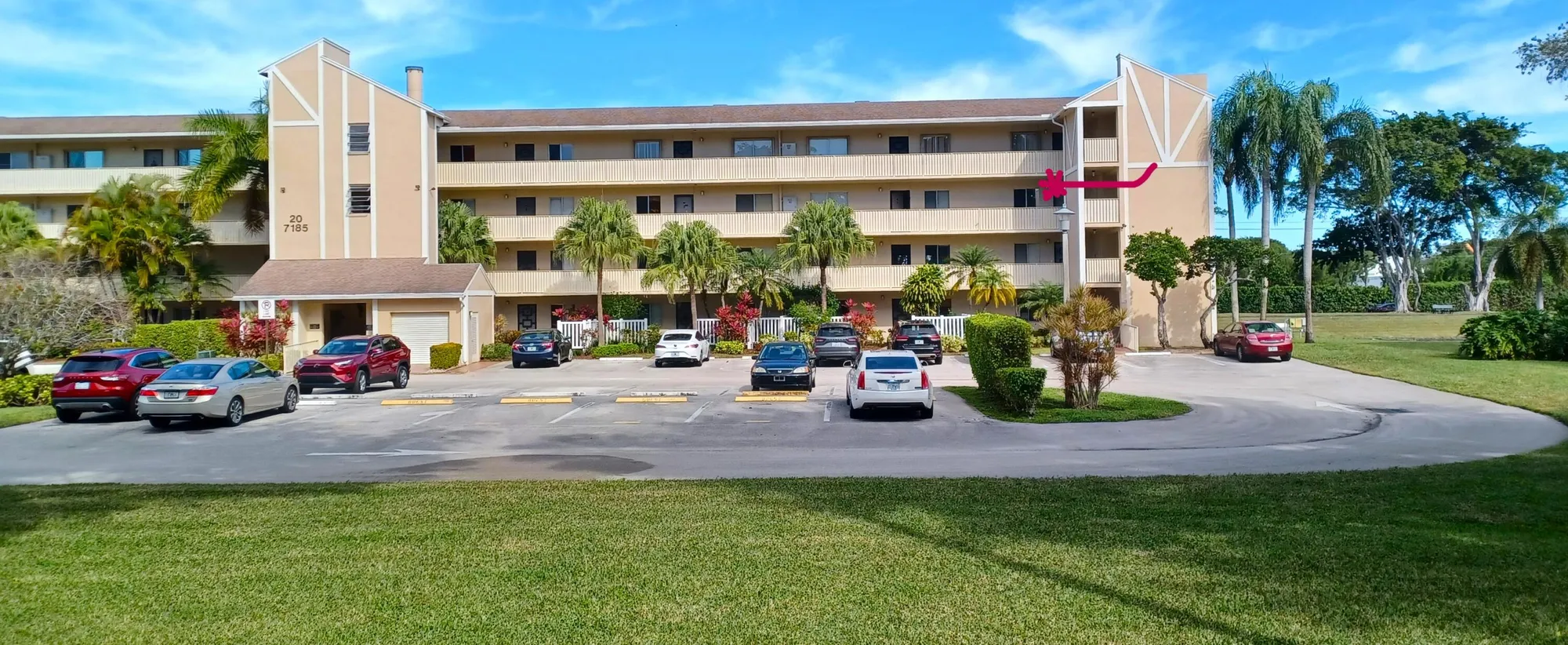 Property Slideshow image 2 of 32 | 7185 huntington ln 308, Delray Beach, FL, 33446