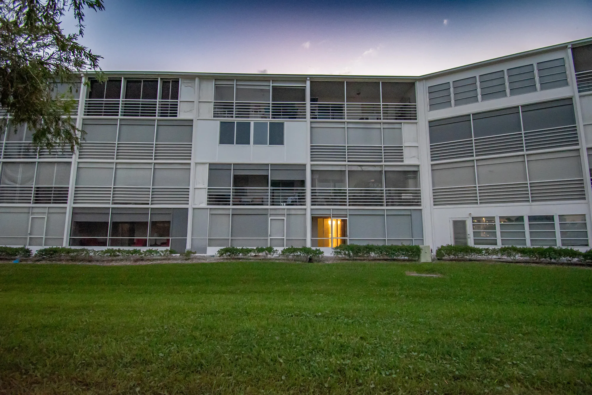 Property Slideshow image 9 of 18 | 1006 guildford a, Boca Raton, FL, 33434