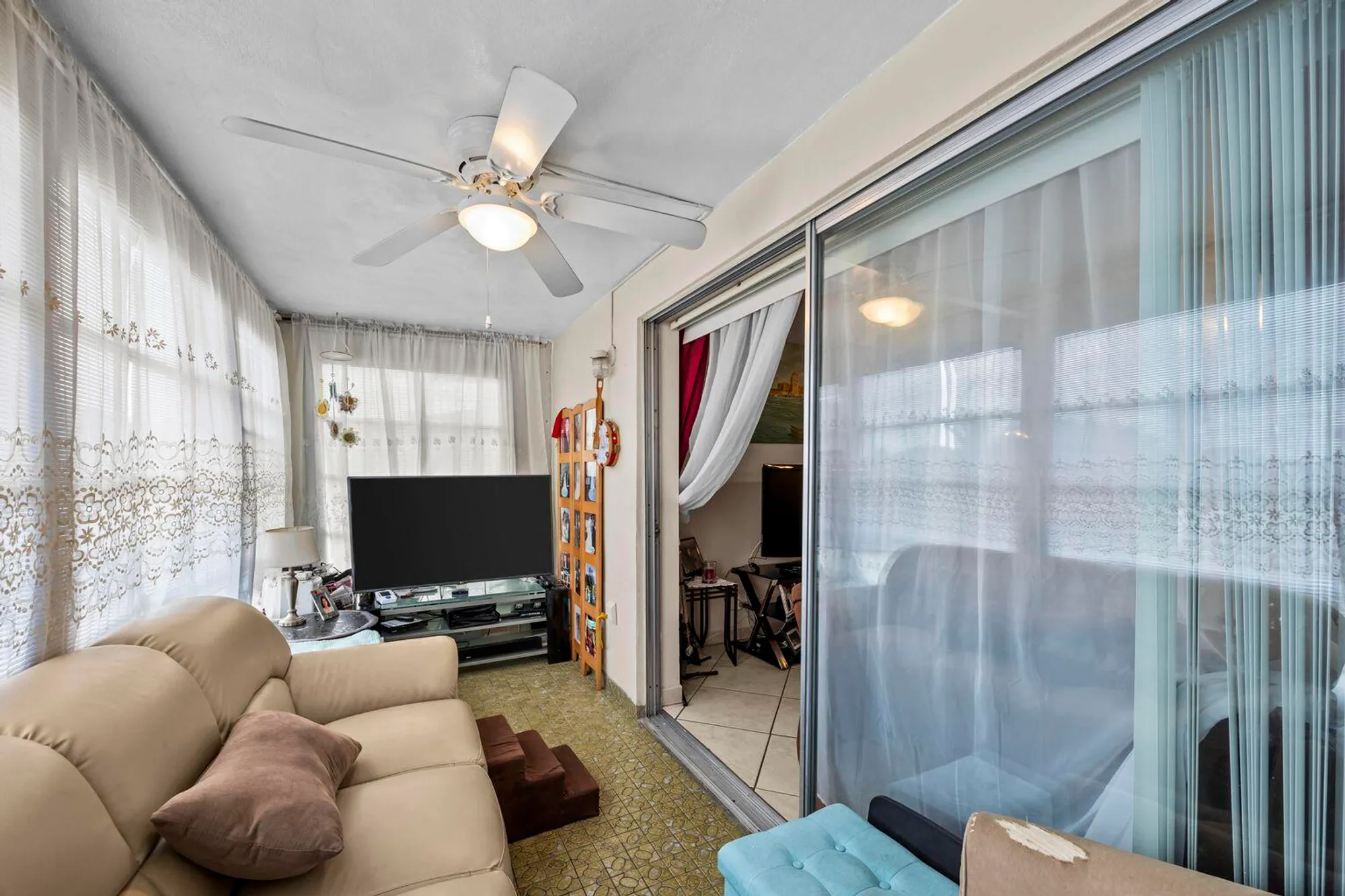 Property Slideshow image 7 of 25 | 600 nw 76th ter apt 208, Margate, FL, 33063