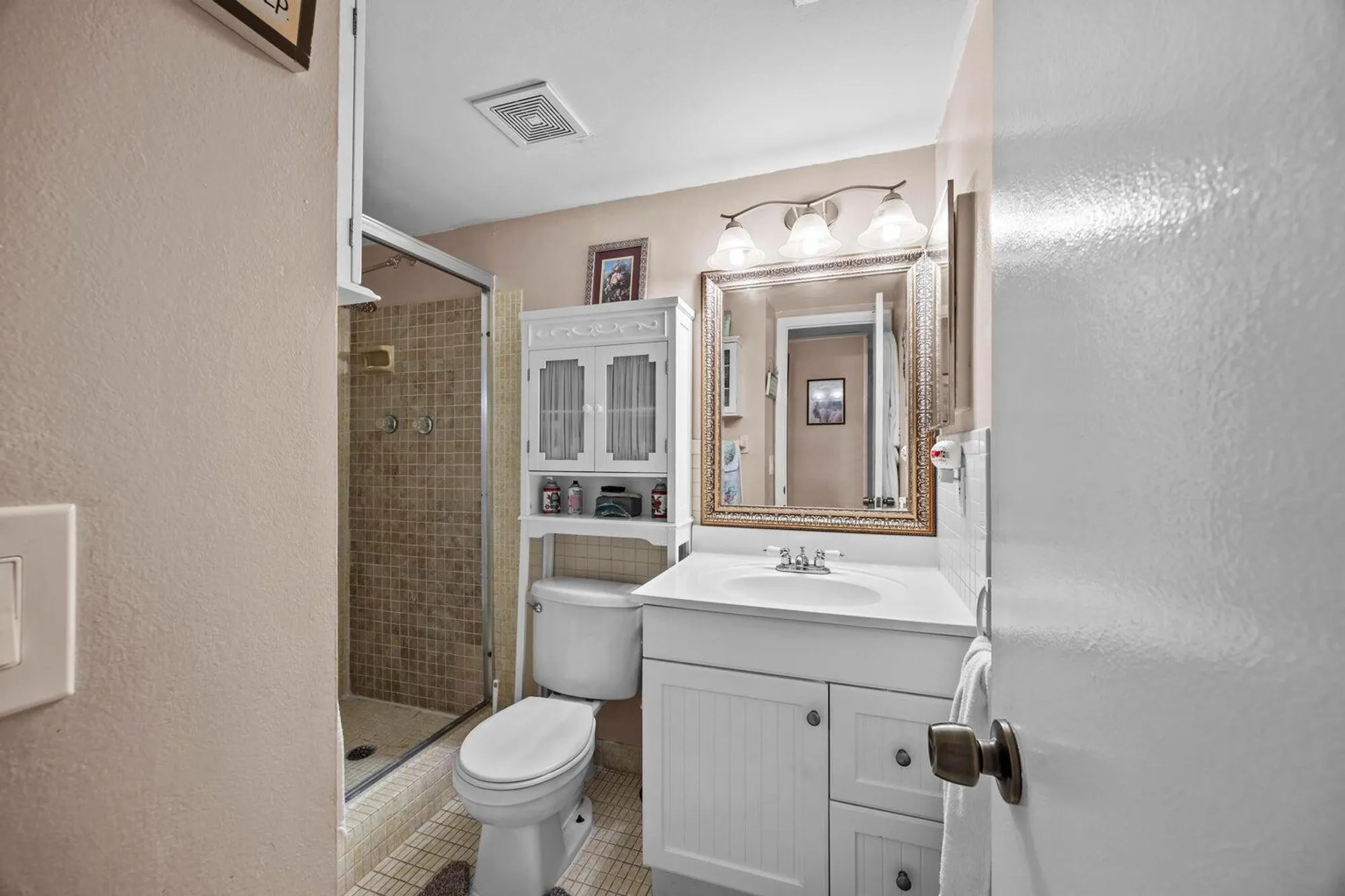 Property Slideshow image 14 of 25 | 600 nw 76th ter apt 208, Margate, FL, 33063