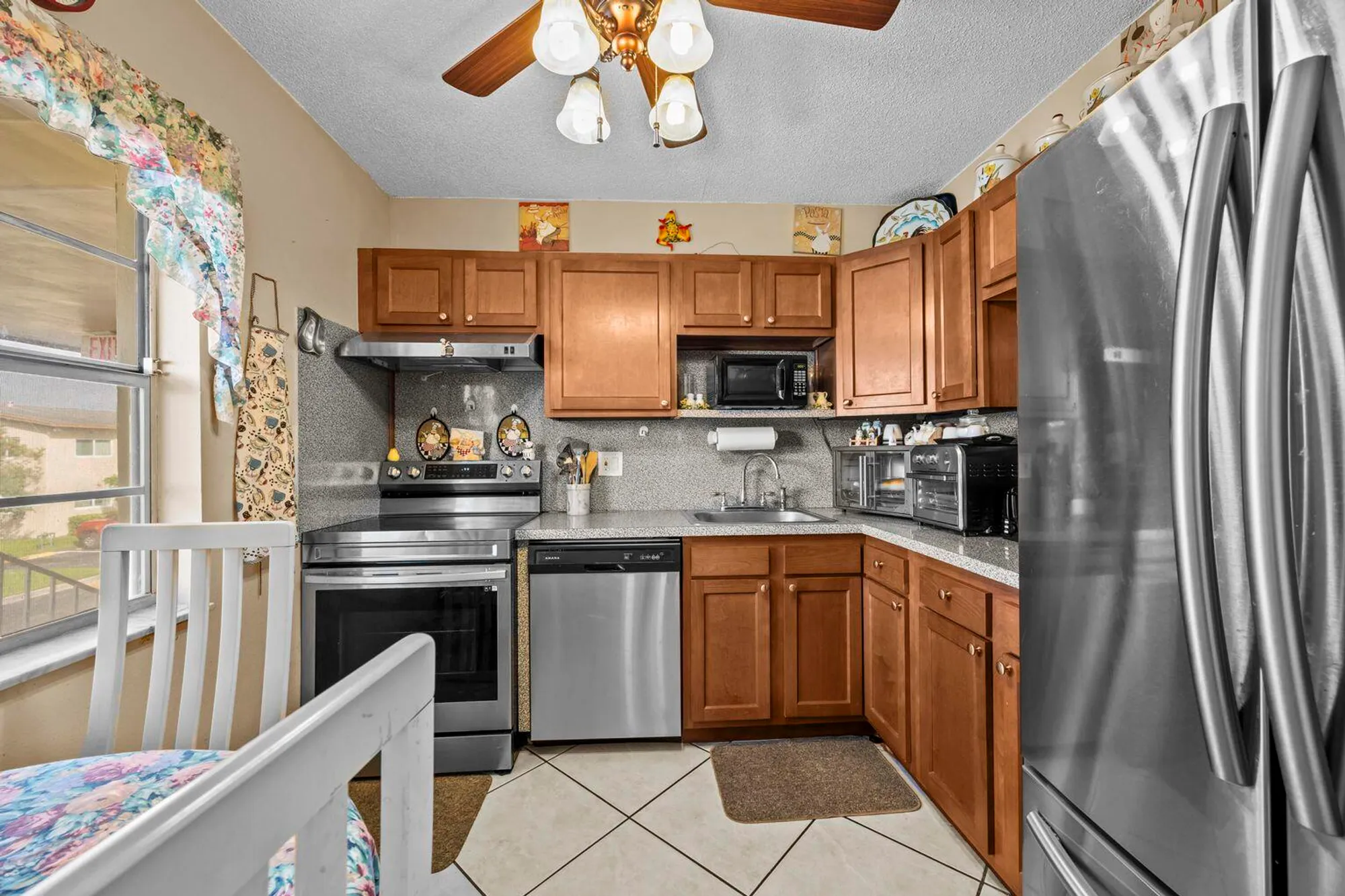 Property Slideshow image 2 of 25 | 600 nw 76th ter apt 208, Margate, FL, 33063