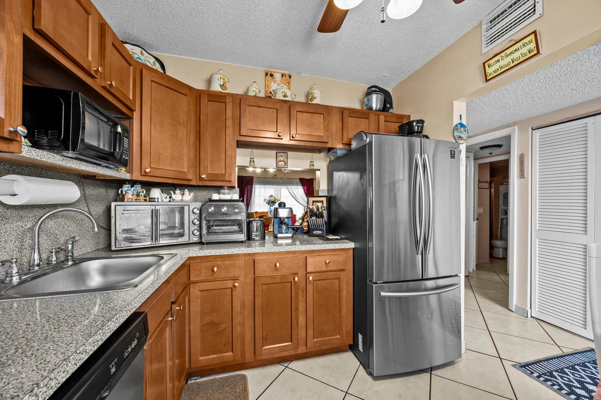 Property Slideshow image 4 of 25 | 600 nw 76th ter apt 208, Margate, FL, 33063
