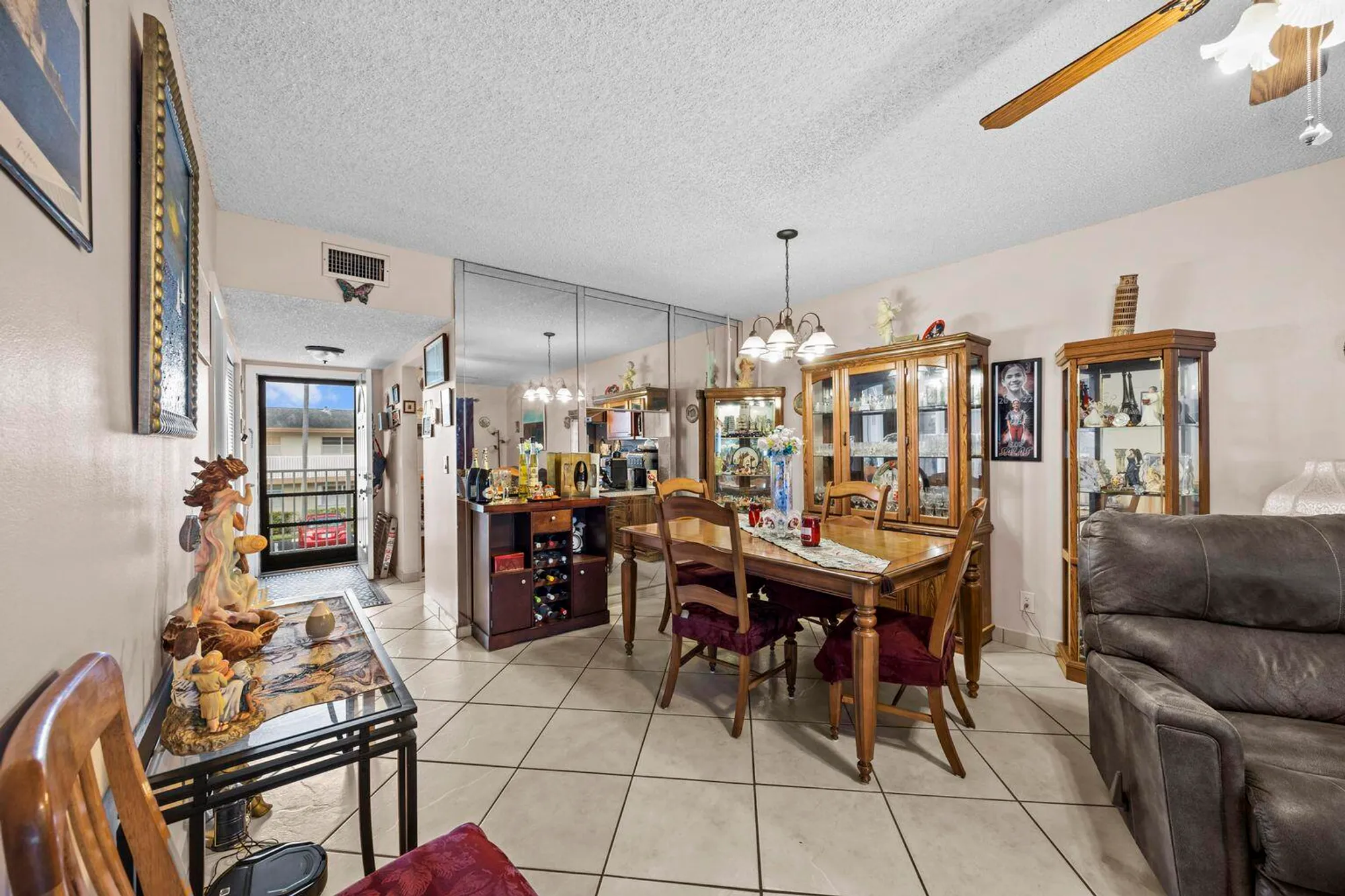 Property Slideshow image 5 of 25 | 600 nw 76th ter apt 208, Margate, FL, 33063