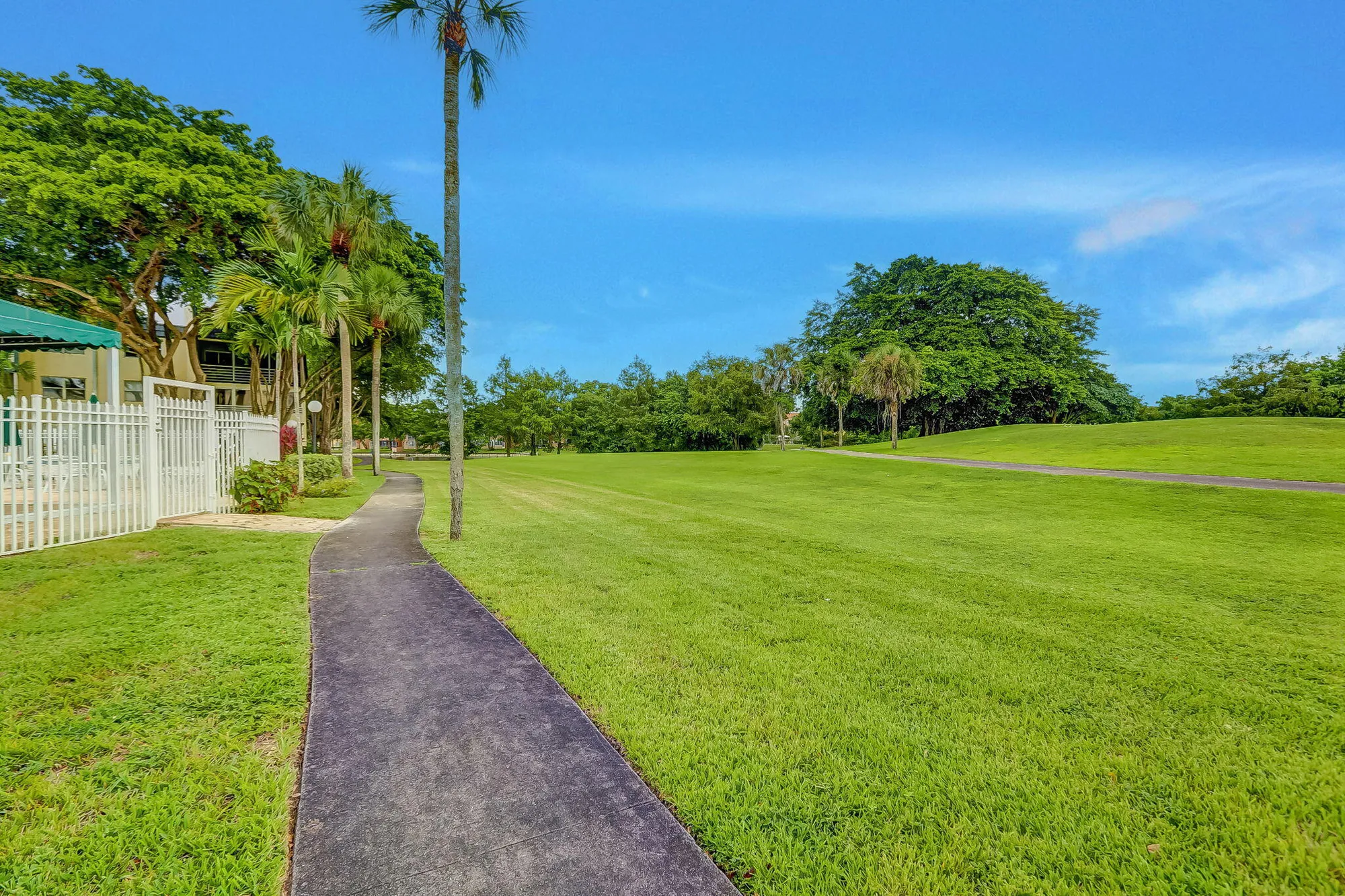 Property Slideshow image 21 of 24 | 9090 lime bay blvd 102, Tamarac, FL, 33321