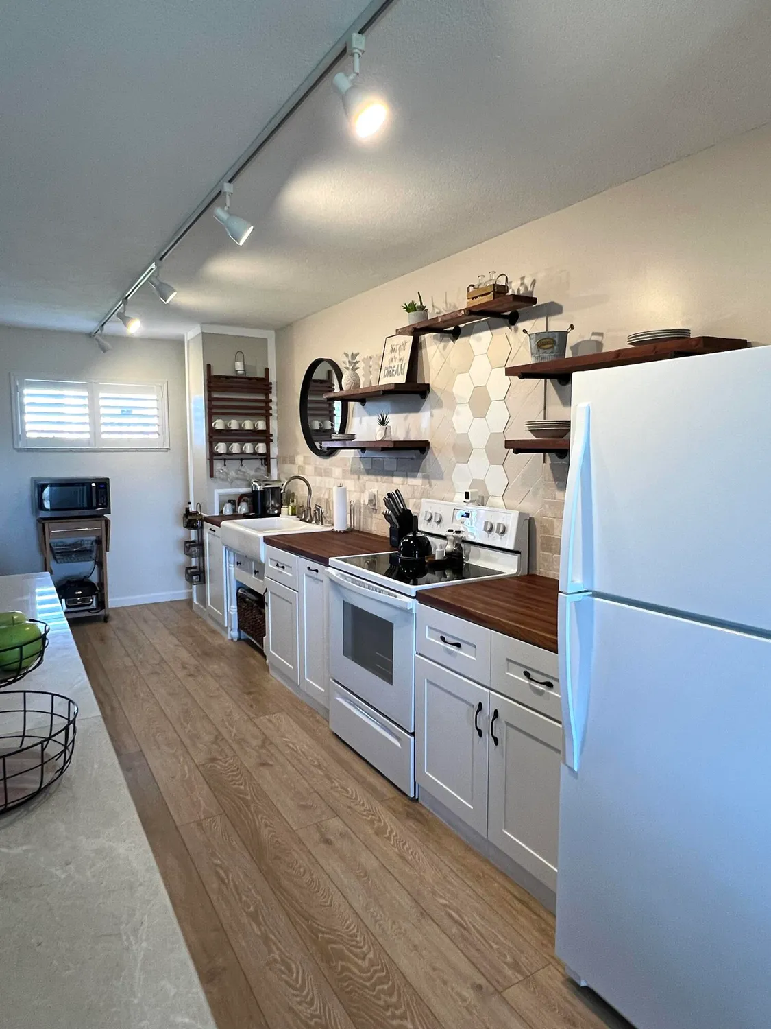 Property Slideshow image 3 of 27 | 2682 garden dr 205, Lake Worth, FL, 33461