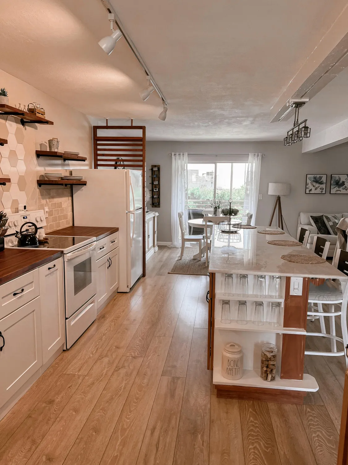 Property Slideshow image 5 of 27 | 2682 garden dr 205, Lake Worth, FL, 33461