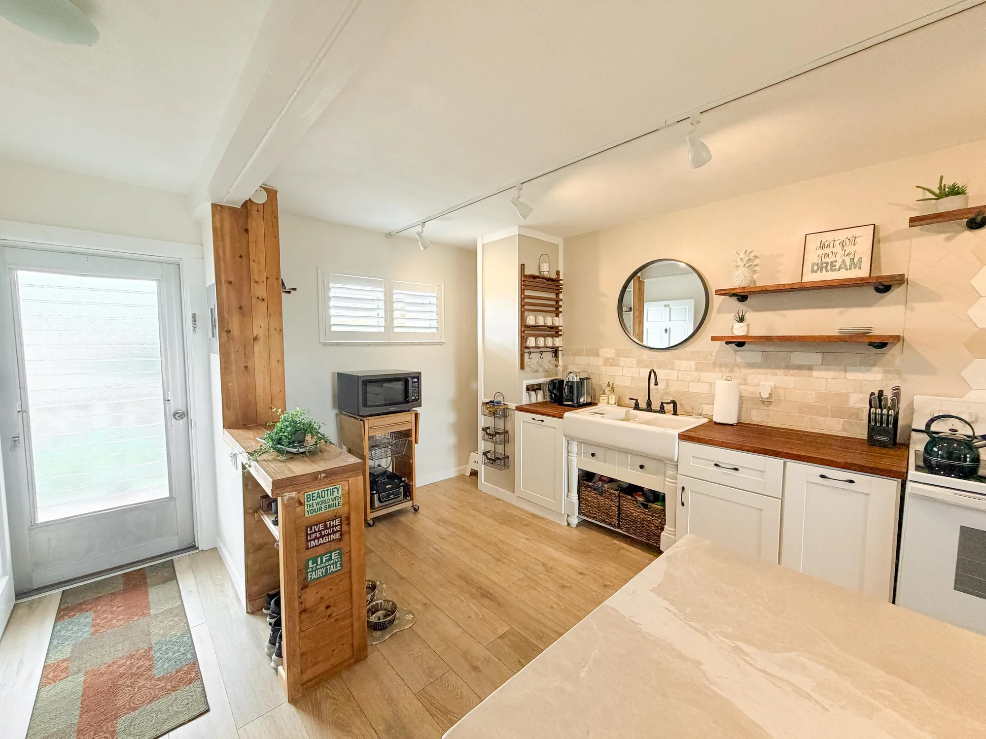 Property Slideshow image 7 of 27 | 2682 garden dr 205, Lake Worth, FL, 33461