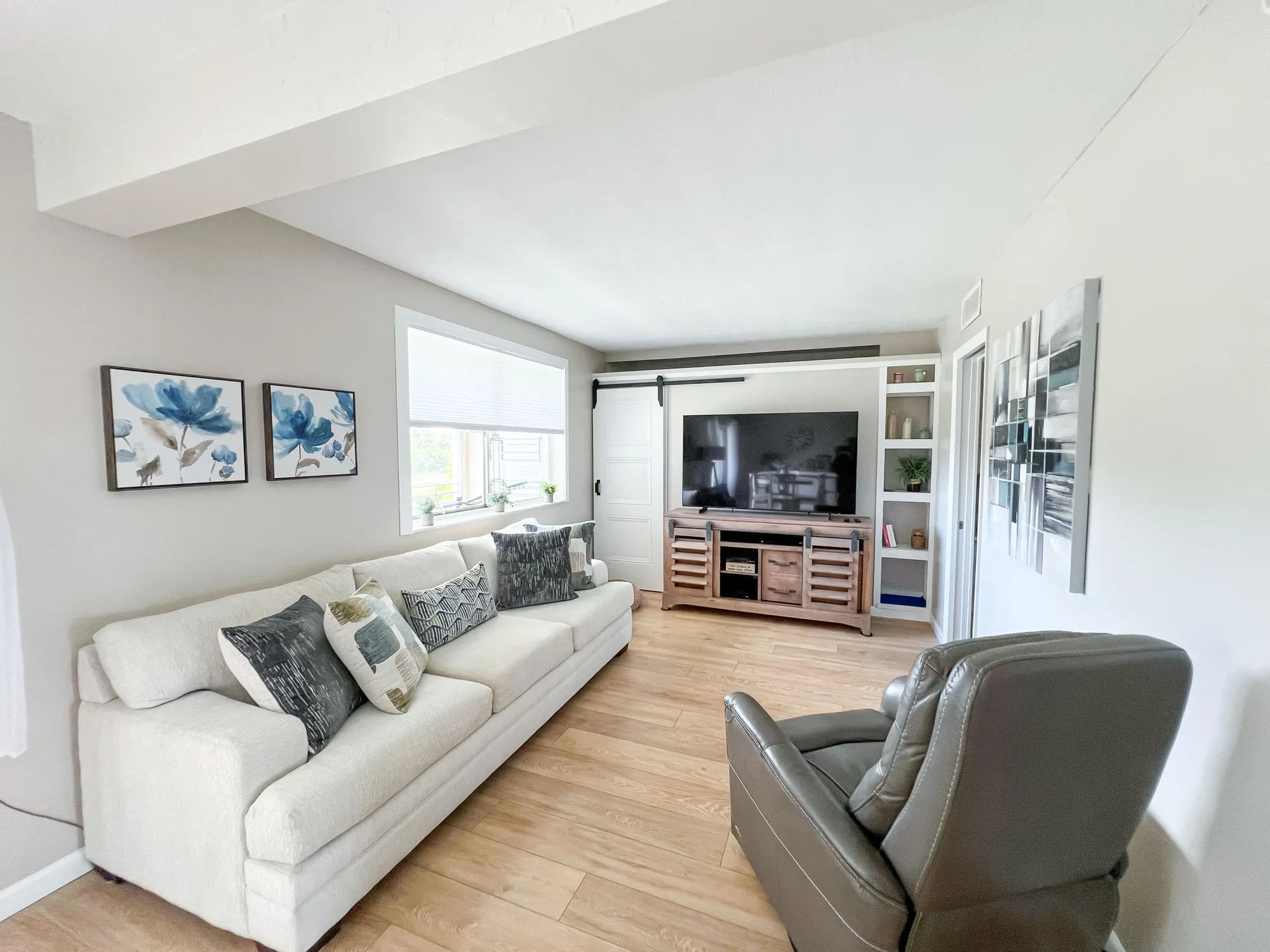 Property Slideshow image 8 of 27 | 2682 garden dr 205, Lake Worth, FL, 33461