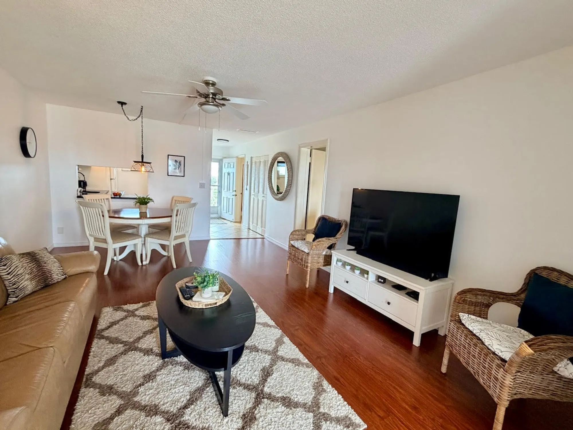 Property Slideshow image 4 of 15 | 2724 garden dr 403, Lake Worth, FL, 33461