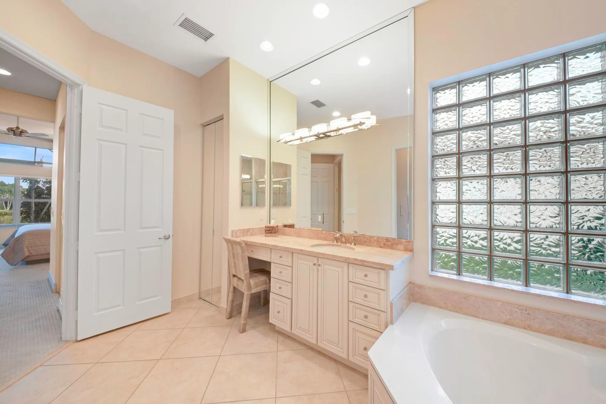 Property Slideshow image 23 of 52 | 8289 razorback ct, Boynton Beach, FL, 33473