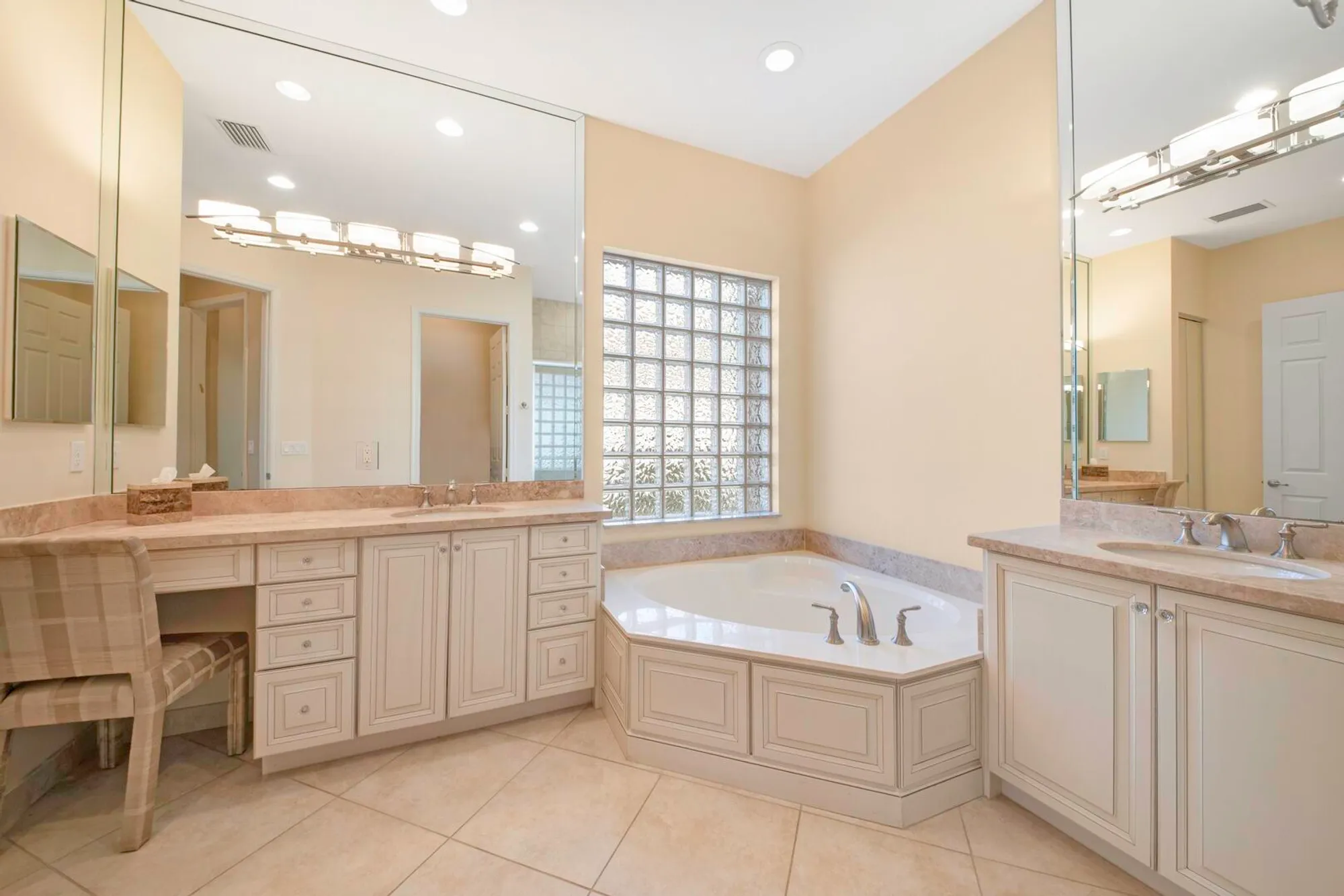 Property Slideshow image 22 of 52 | 8289 razorback ct, Boynton Beach, FL, 33473