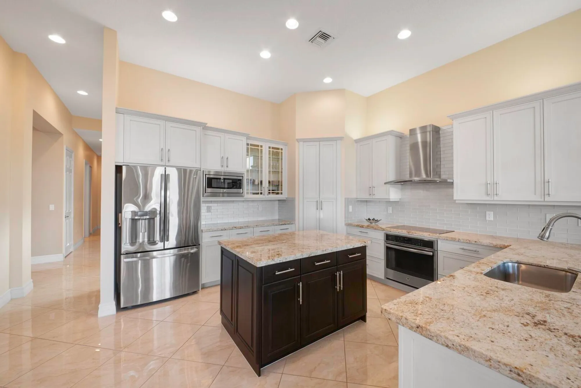 Property Slideshow image 8 of 52 | 8289 razorback ct, Boynton Beach, FL, 33473