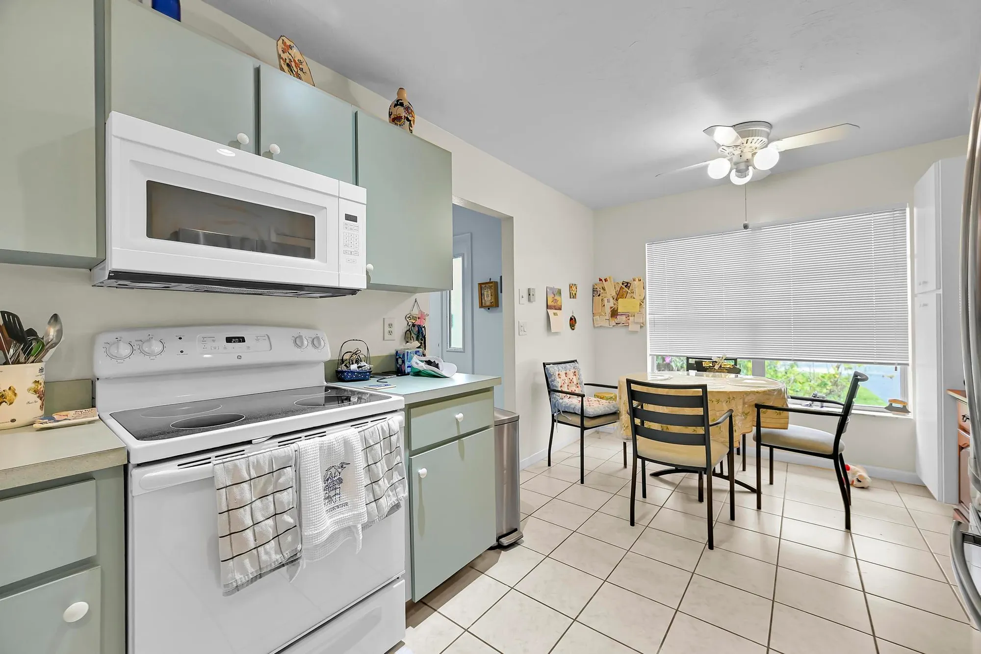 Property Slideshow image 18 of 27 | 6127 rainbow cir, Greenacres, FL, 33463