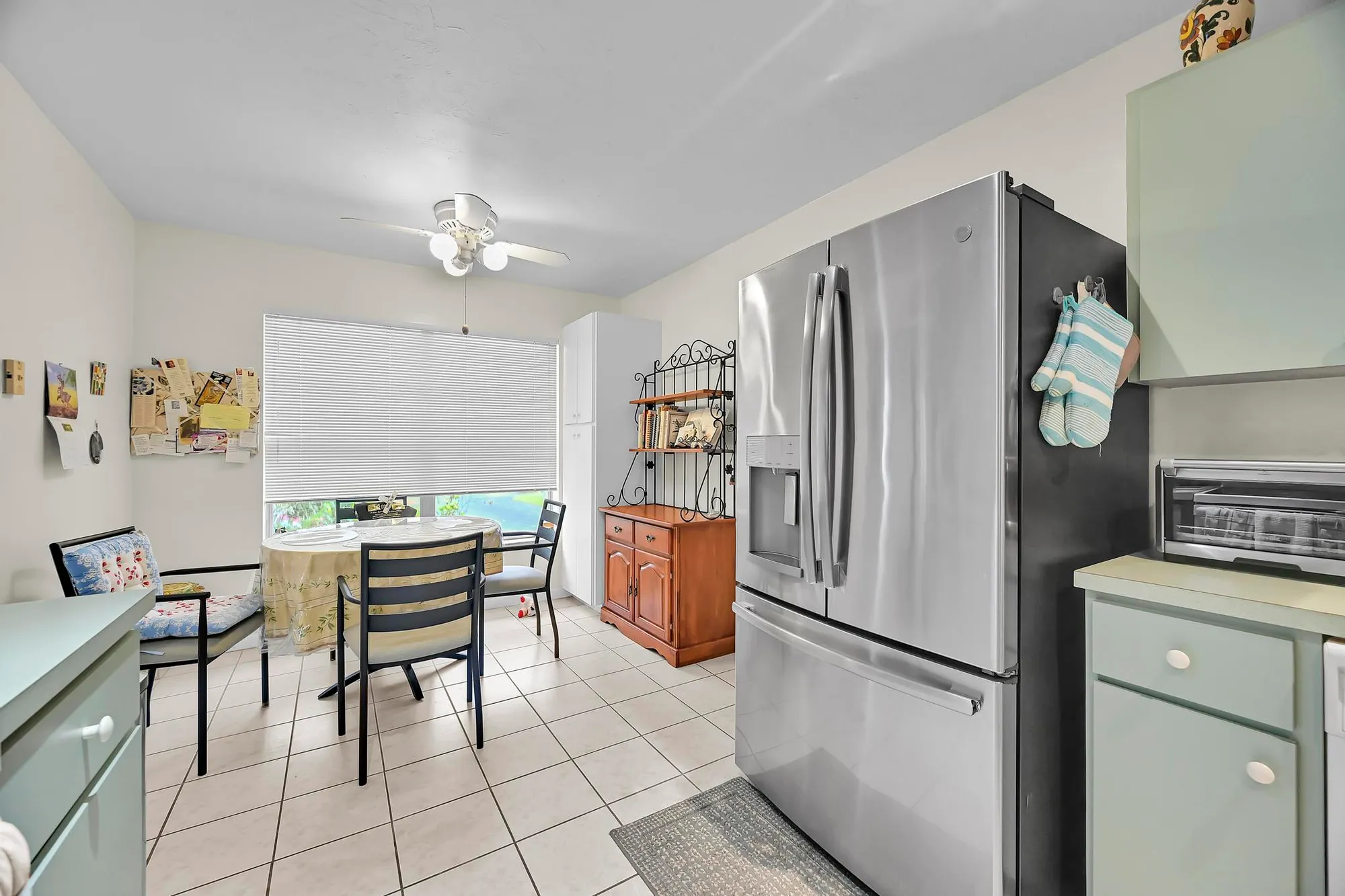 Property Slideshow image 19 of 27 | 6127 rainbow cir, Greenacres, FL, 33463