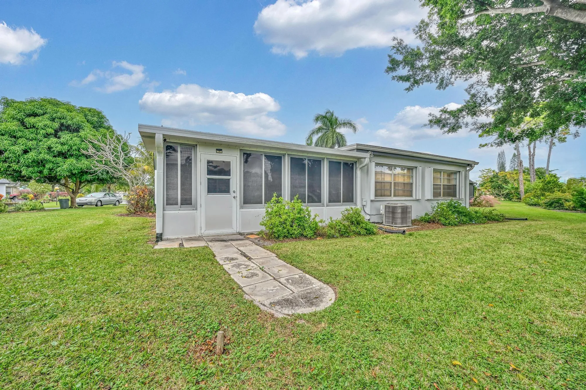 Property Slideshow image 22 of 27 | 6127 rainbow cir, Greenacres, FL, 33463