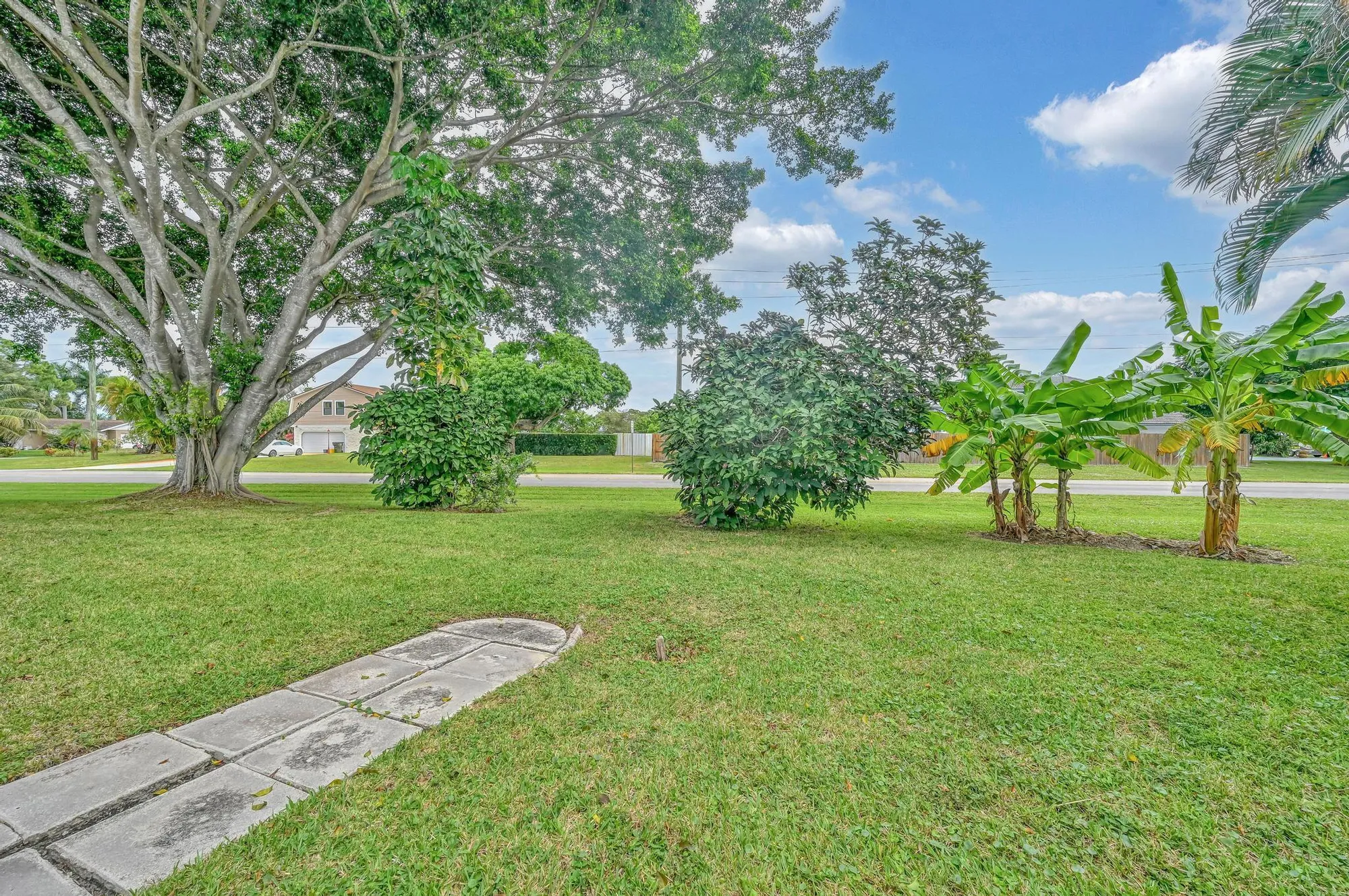 Property Slideshow image 21 of 27 | 6127 rainbow cir, Greenacres, FL, 33463