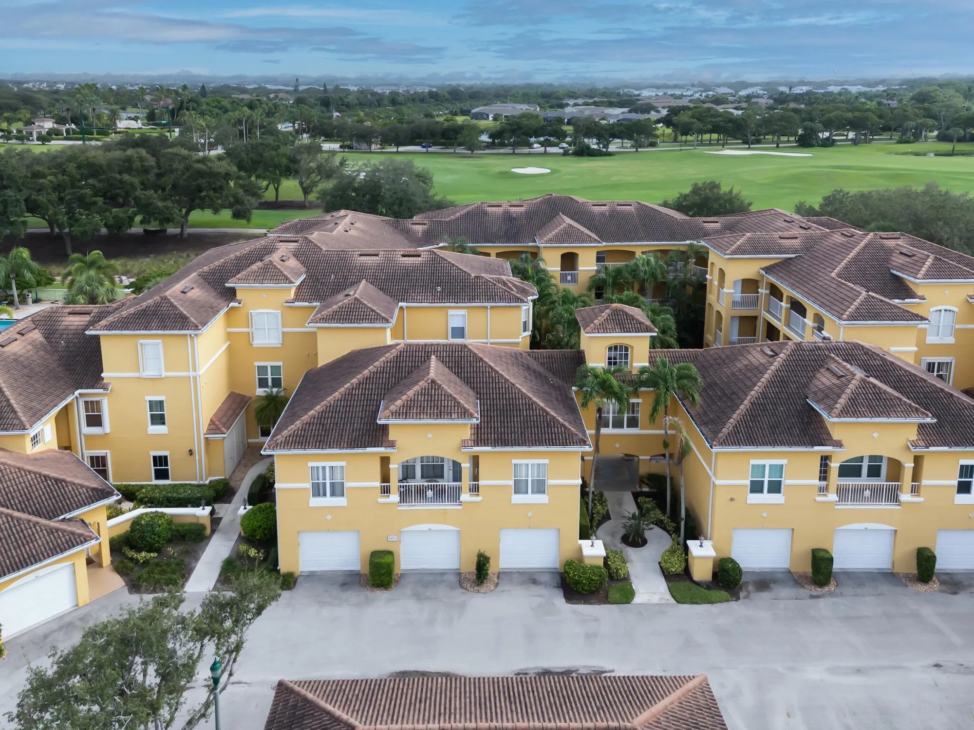 Property Slideshow image 4 of 24 | 5015 fairways cir apt 107, Vero Beach, FL, 32967