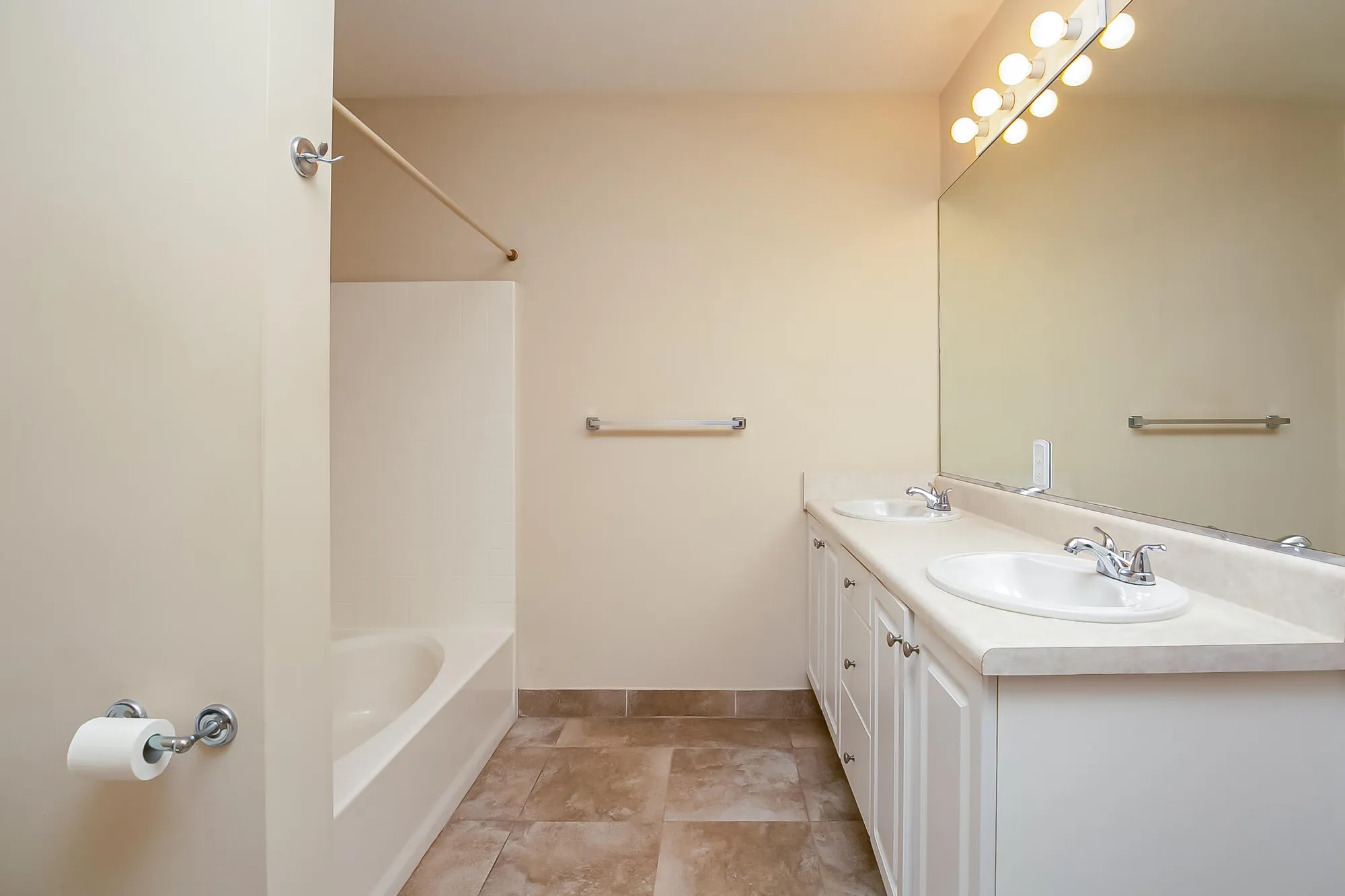 Property Slideshow image 17 of 24 | 5015 fairways cir apt 107, Vero Beach, FL, 32967