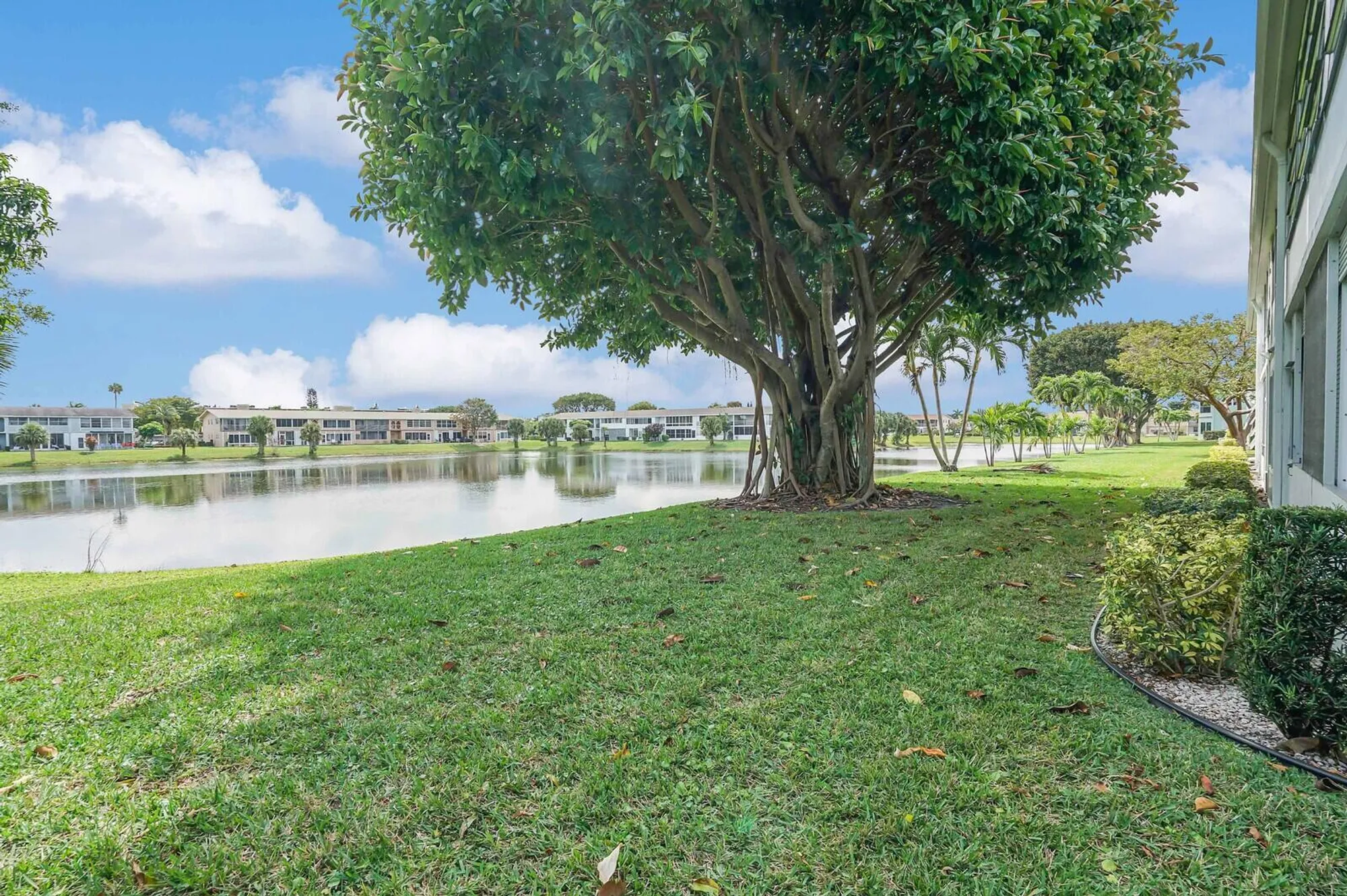 Property Slideshow image 20 of 29 | 143 somerset g, West Palm Beach, FL, 33417