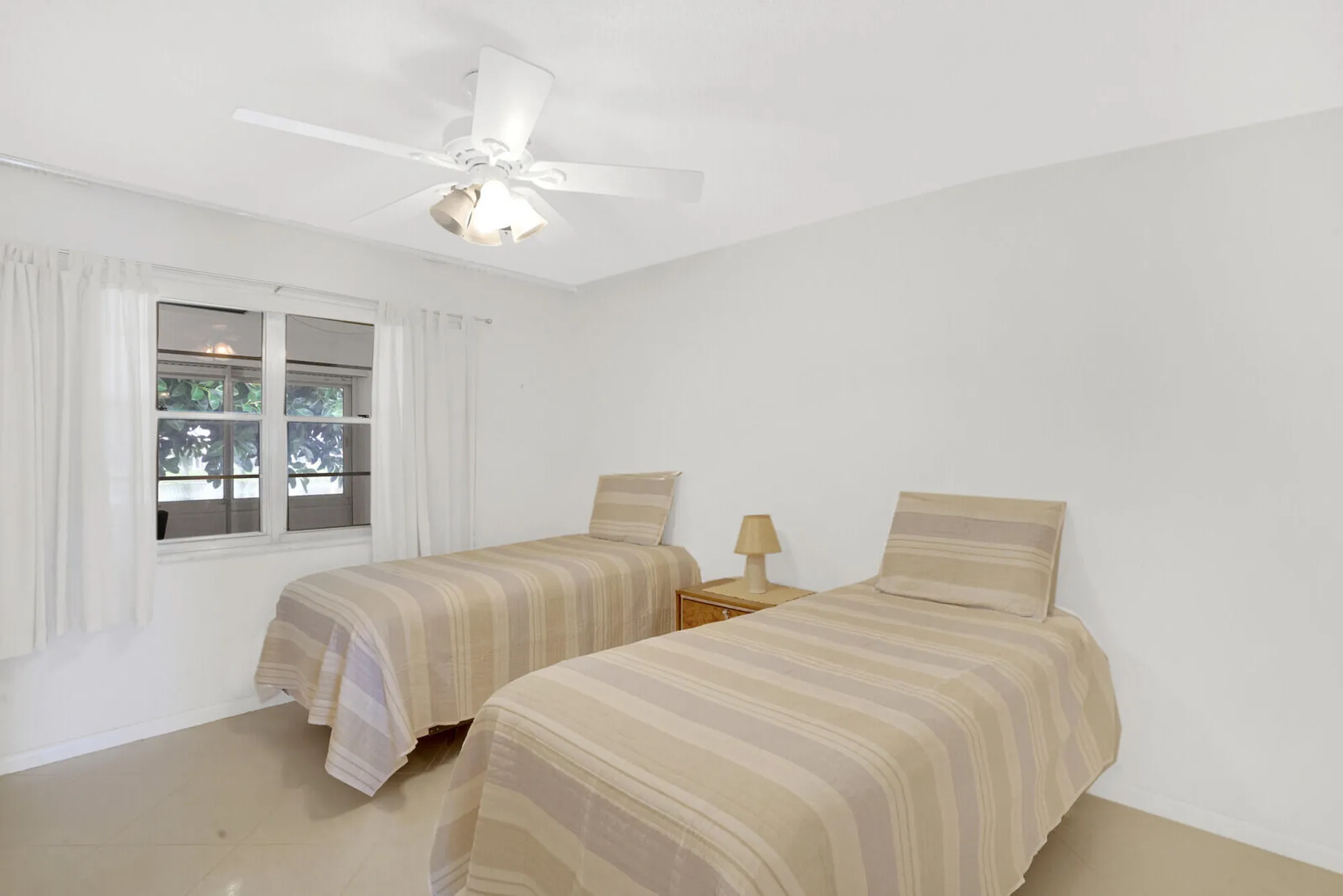 Property Slideshow image 3 of 29 | 143 somerset g, West Palm Beach, FL, 33417