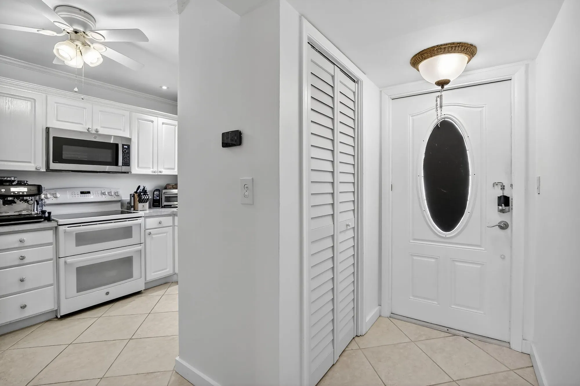 Property Slideshow image 3 of 47 | 9500 n hollybrook lake dr 308, Pembroke Pines, FL, 33025