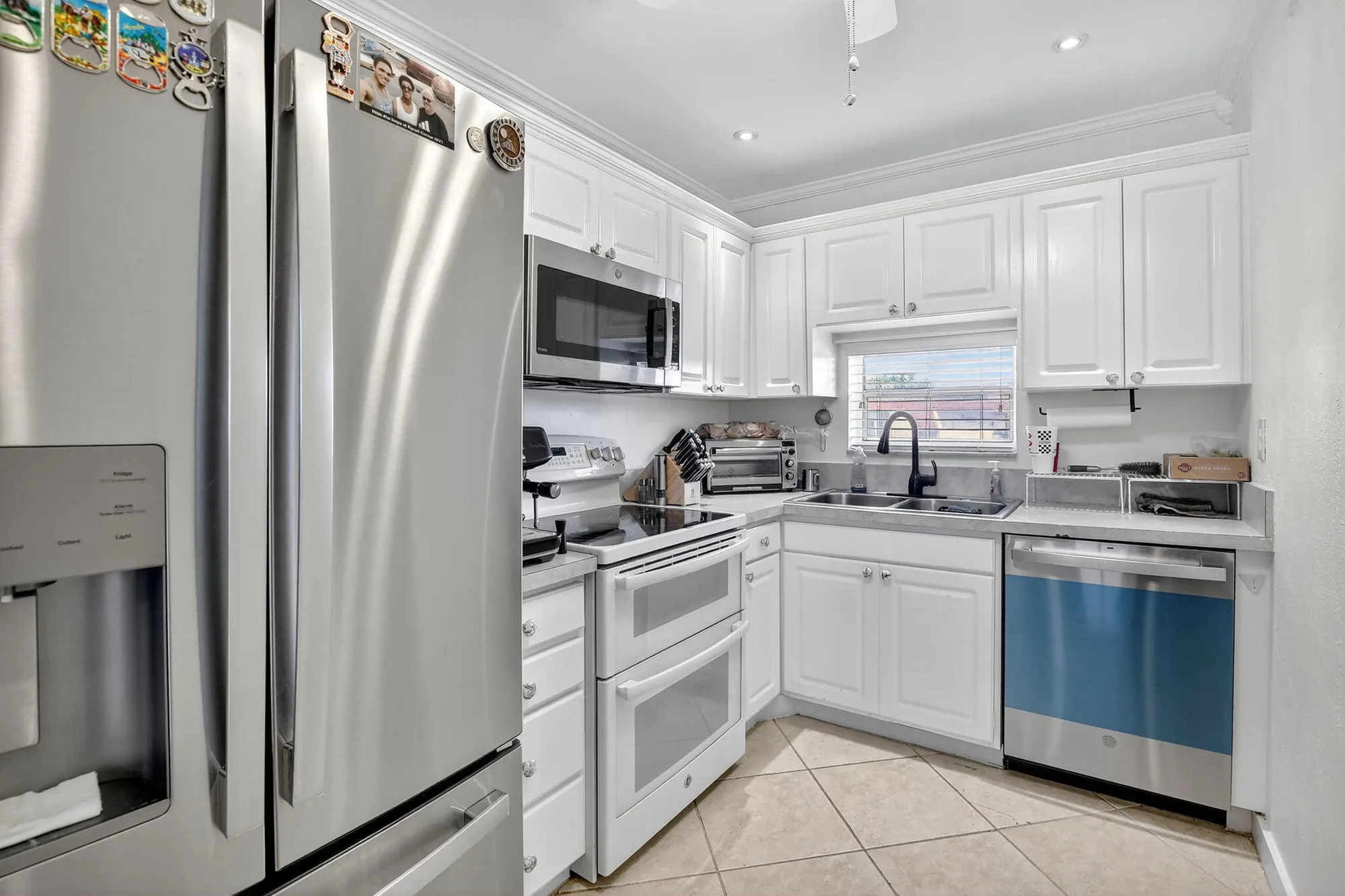 Property Slideshow image 5 of 47 | 9500 n hollybrook lake dr 308, Pembroke Pines, FL, 33025