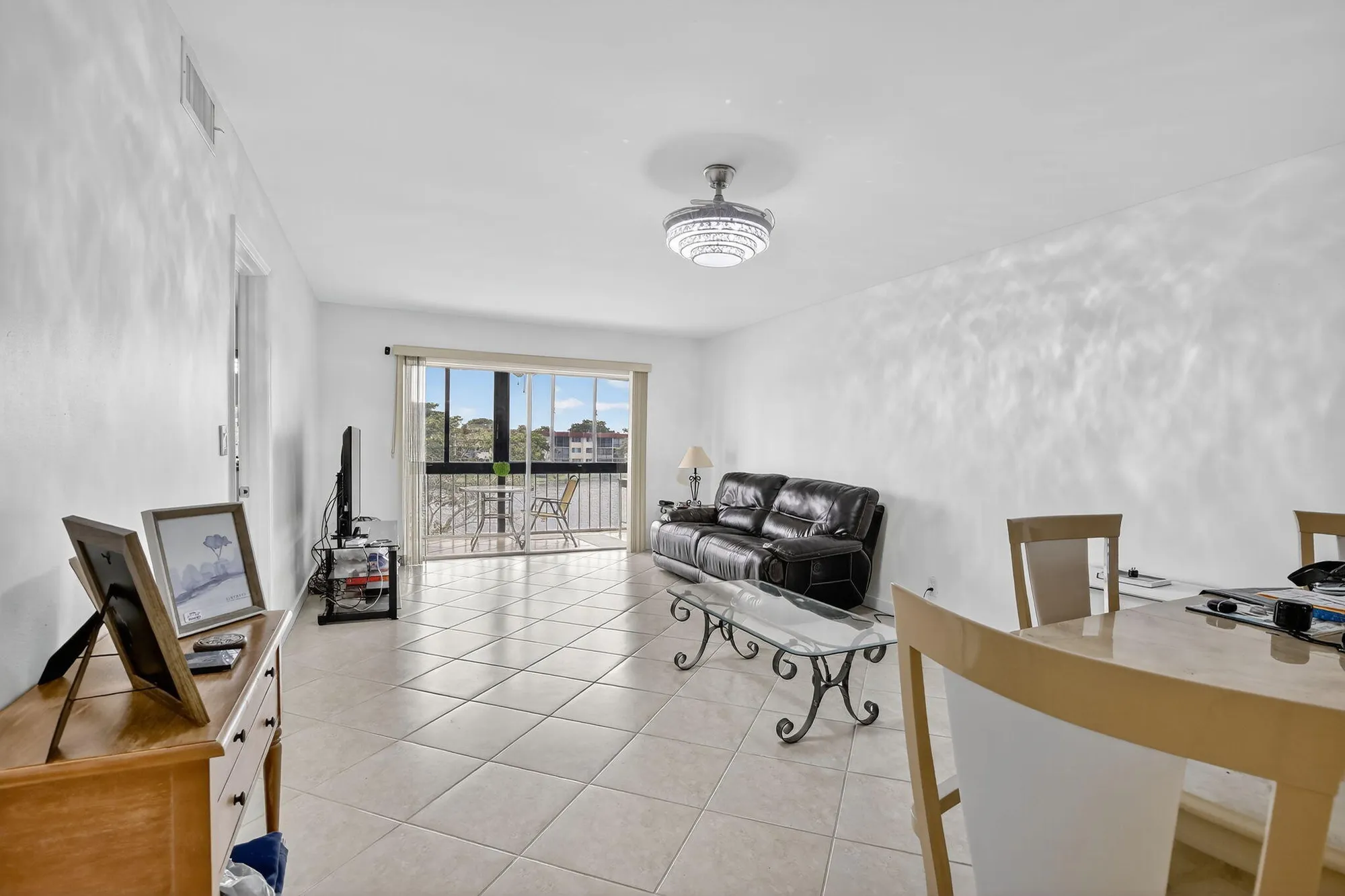 Property Slideshow image 10 of 47 | 9500 n hollybrook lake dr 308, Pembroke Pines, FL, 33025