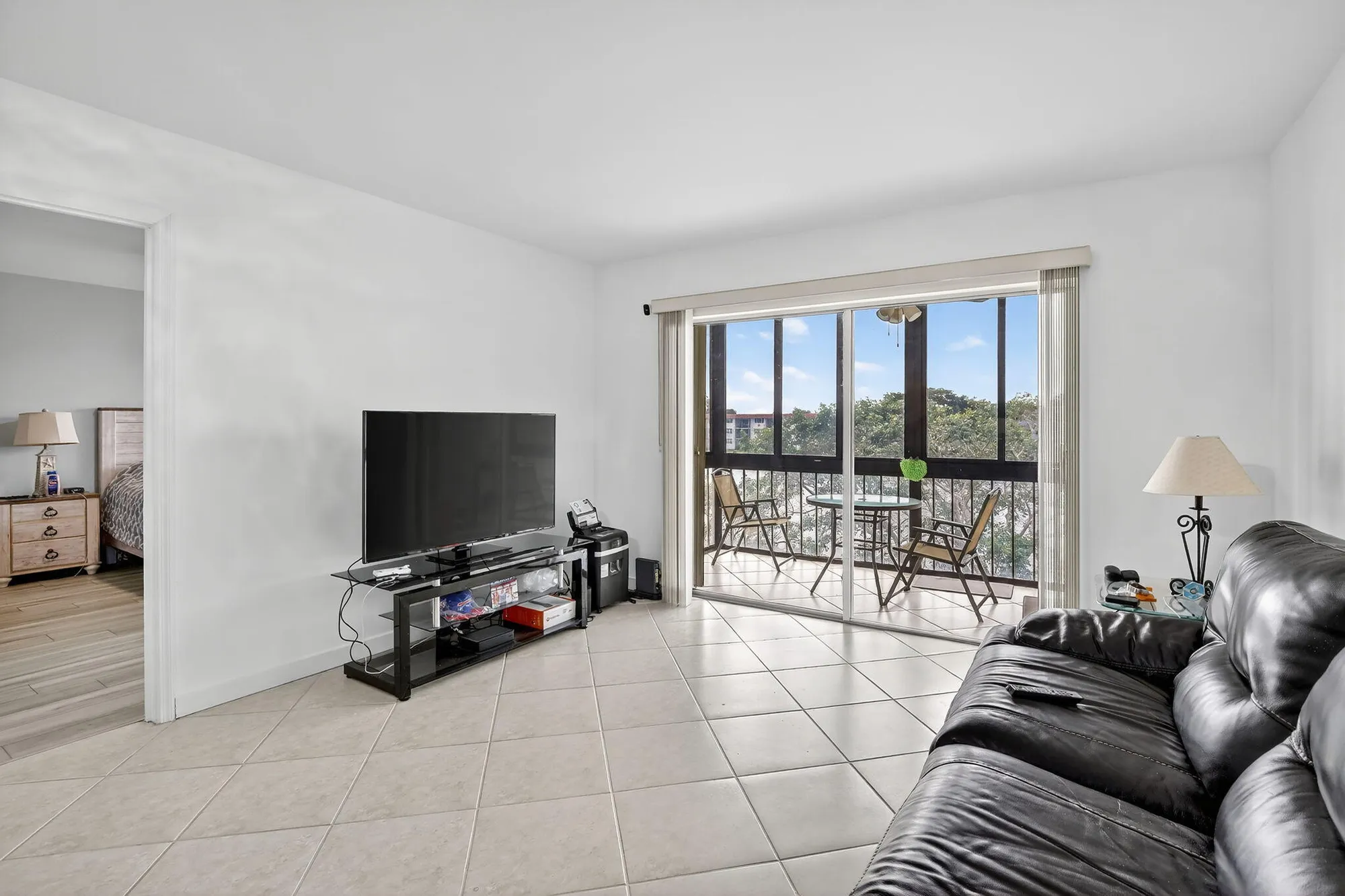 Property Slideshow image 14 of 47 | 9500 n hollybrook lake dr 308, Pembroke Pines, FL, 33025
