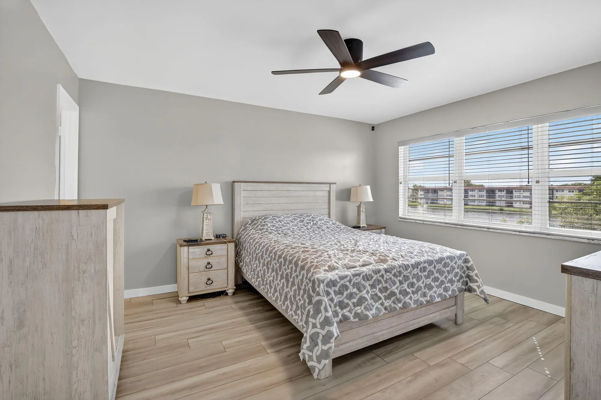 Property Slideshow image 15 of 47 | 9500 n hollybrook lake dr 308, Pembroke Pines, FL, 33025