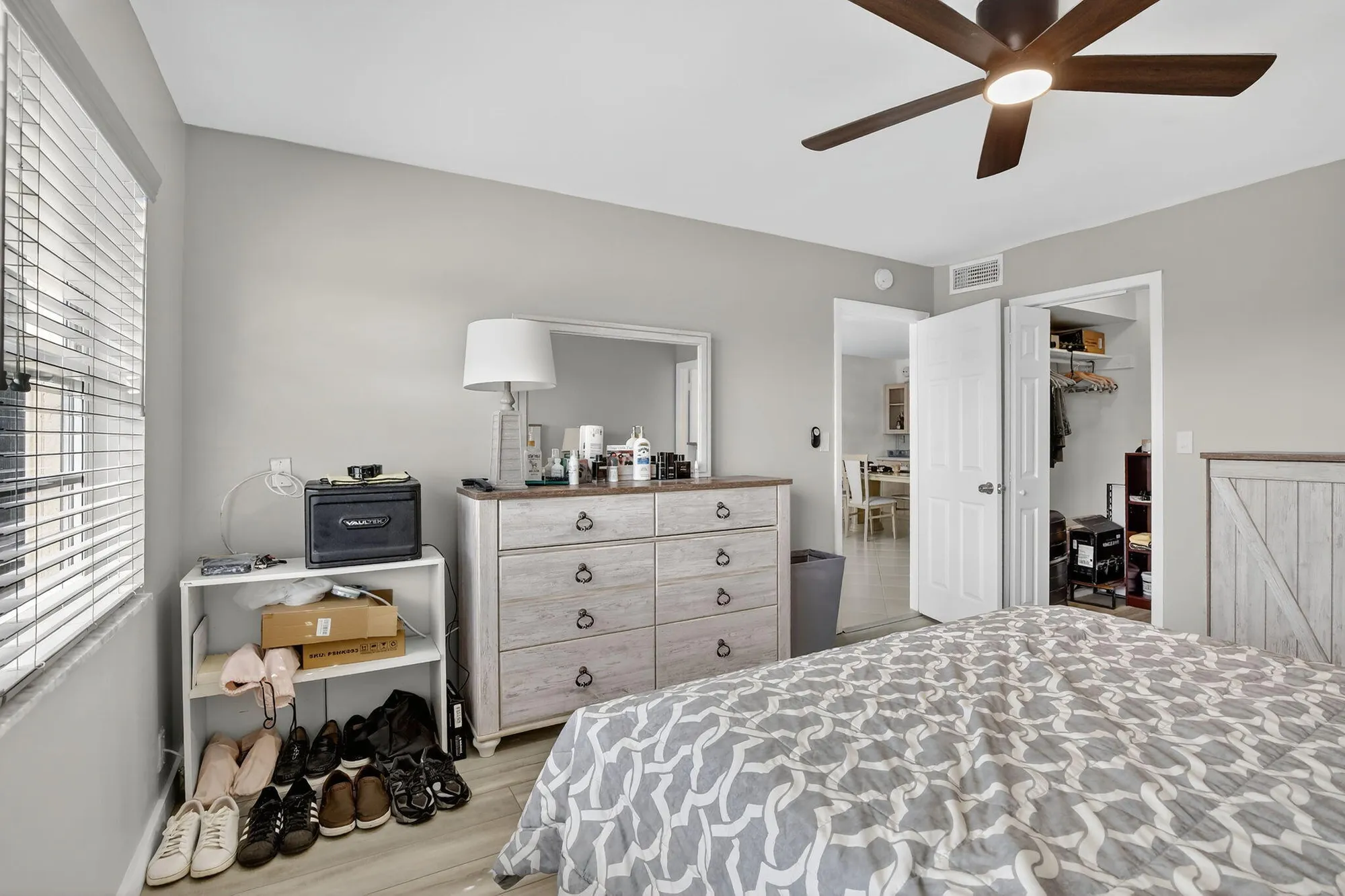 Property Slideshow image 17 of 47 | 9500 n hollybrook lake dr 308, Pembroke Pines, FL, 33025