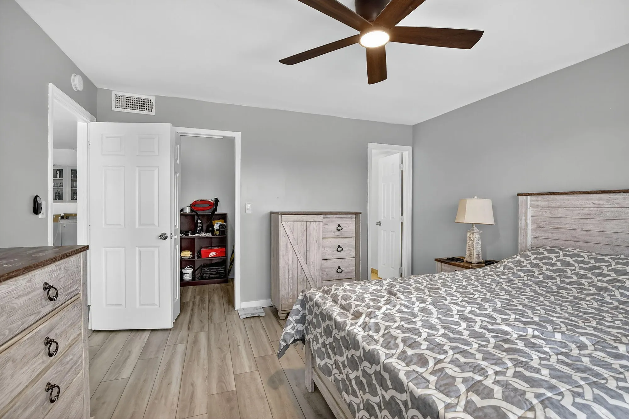 Property Slideshow image 16 of 47 | 9500 n hollybrook lake dr 308, Pembroke Pines, FL, 33025