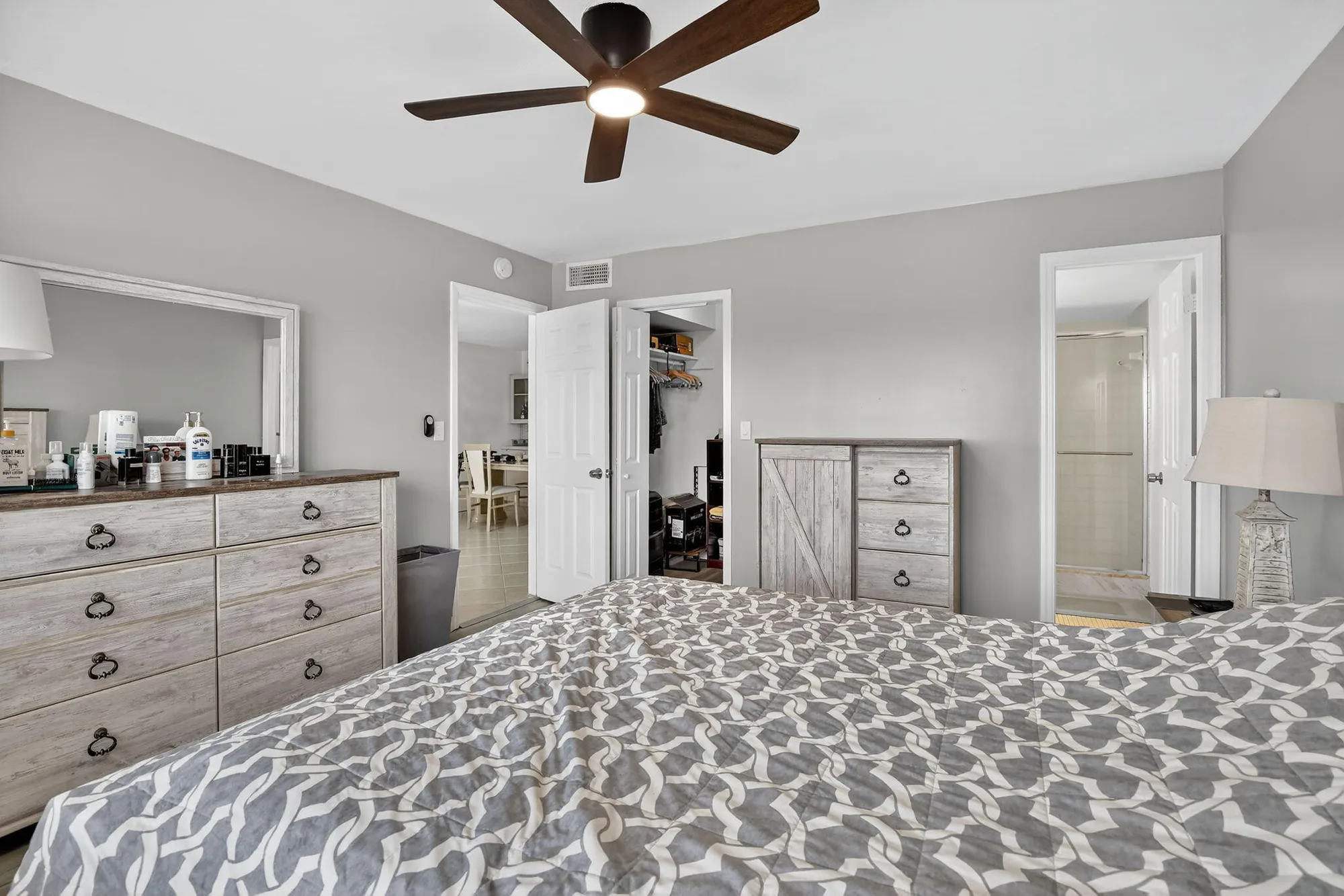 Property Slideshow image 18 of 47 | 9500 n hollybrook lake dr 308, Pembroke Pines, FL, 33025