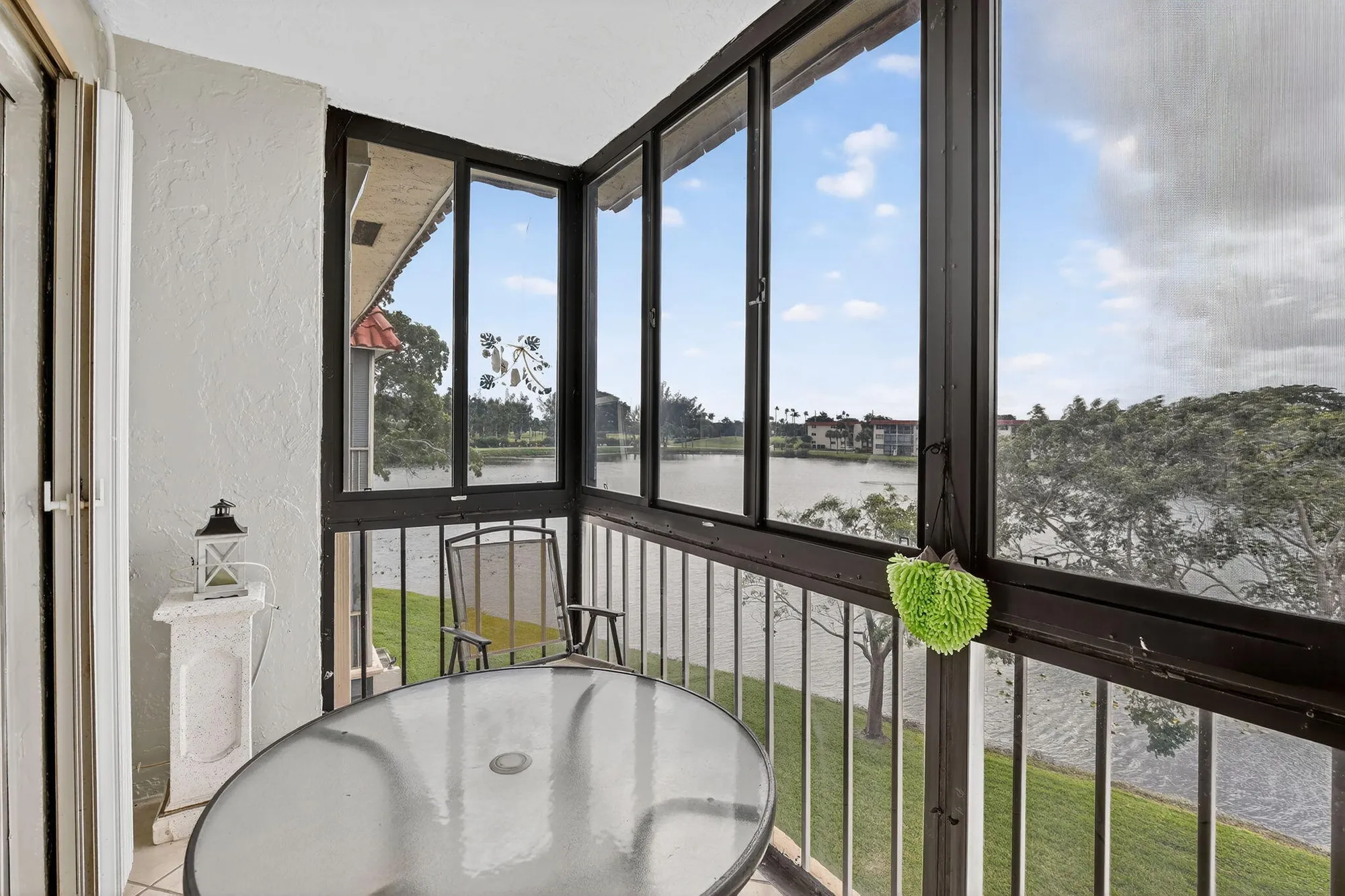 Property Slideshow image 23 of 47 | 9500 n hollybrook lake dr 308, Pembroke Pines, FL, 33025