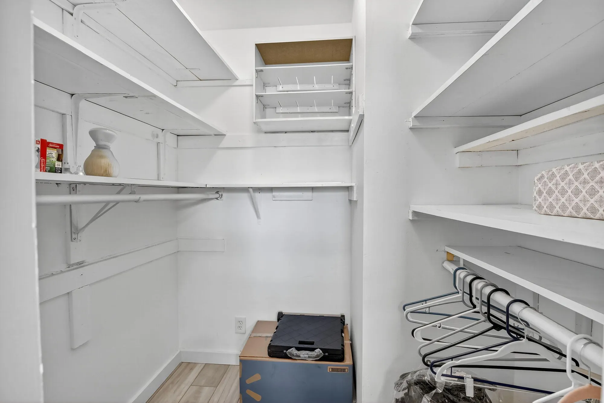 Property Slideshow image 28 of 47 | 9500 n hollybrook lake dr 308, Pembroke Pines, FL, 33025