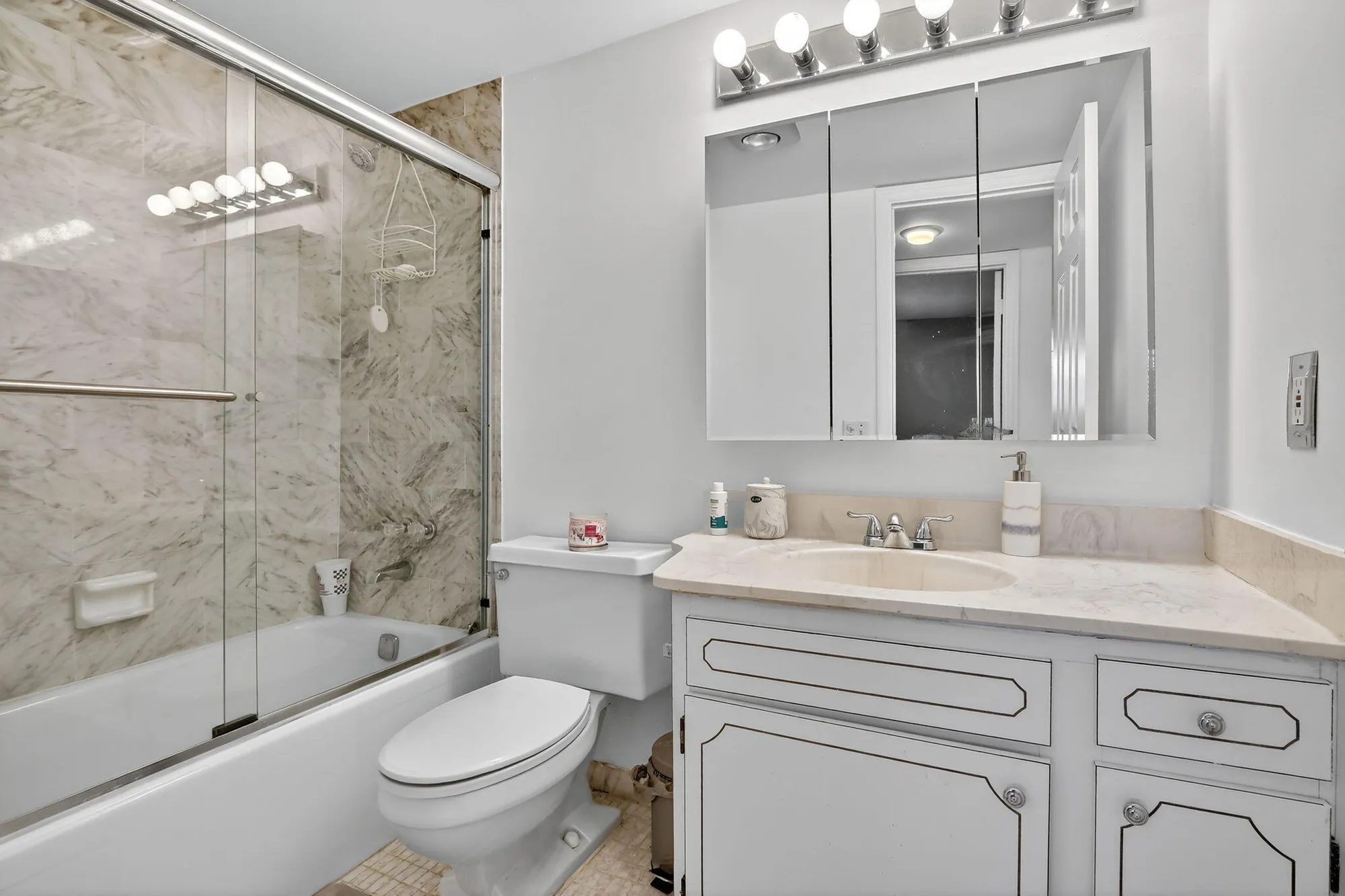 Property Slideshow image 29 of 47 | 9500 n hollybrook lake dr 308, Pembroke Pines, FL, 33025