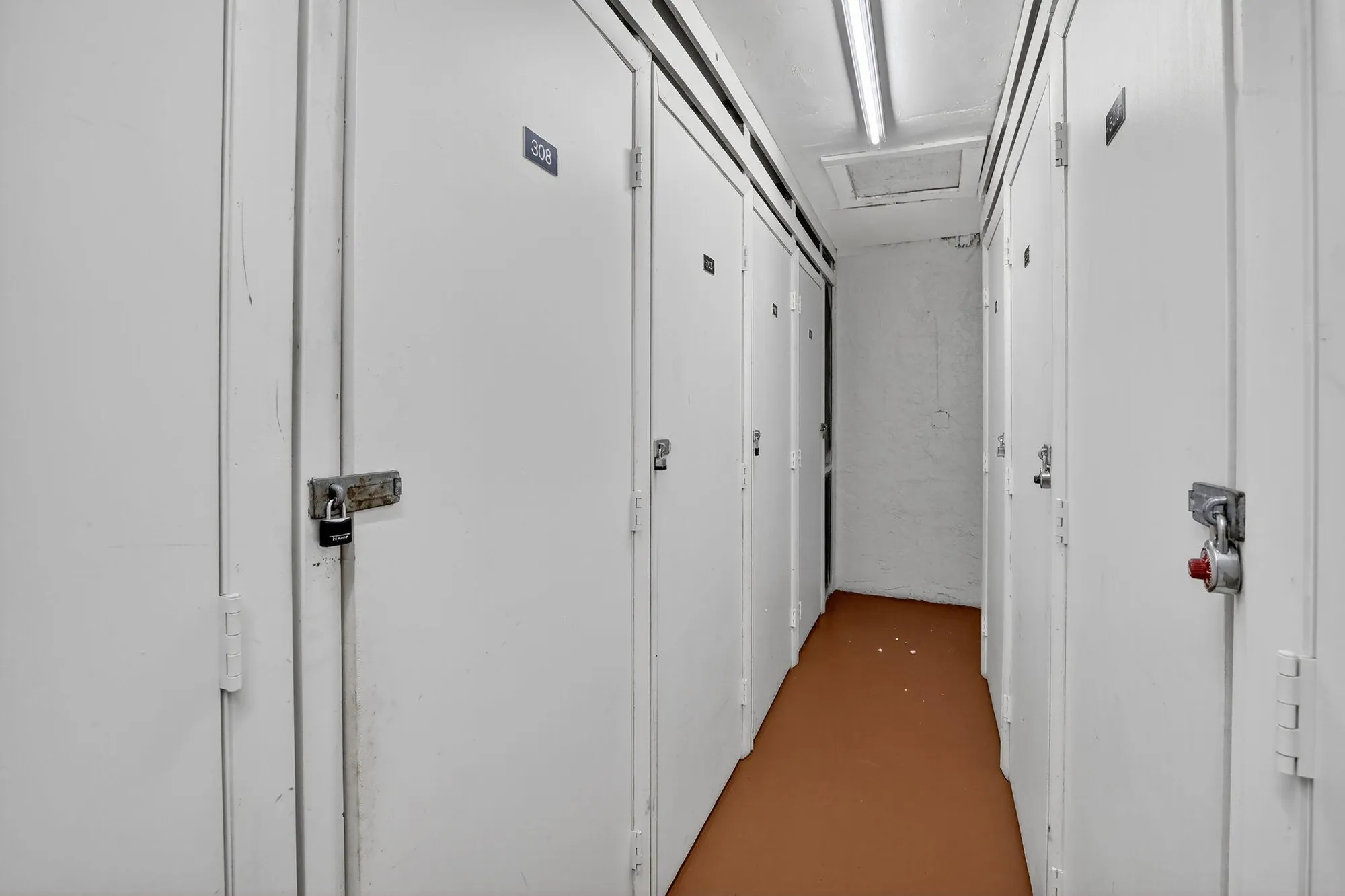 Property Slideshow image 32 of 47 | 9500 n hollybrook lake dr 308, Pembroke Pines, FL, 33025