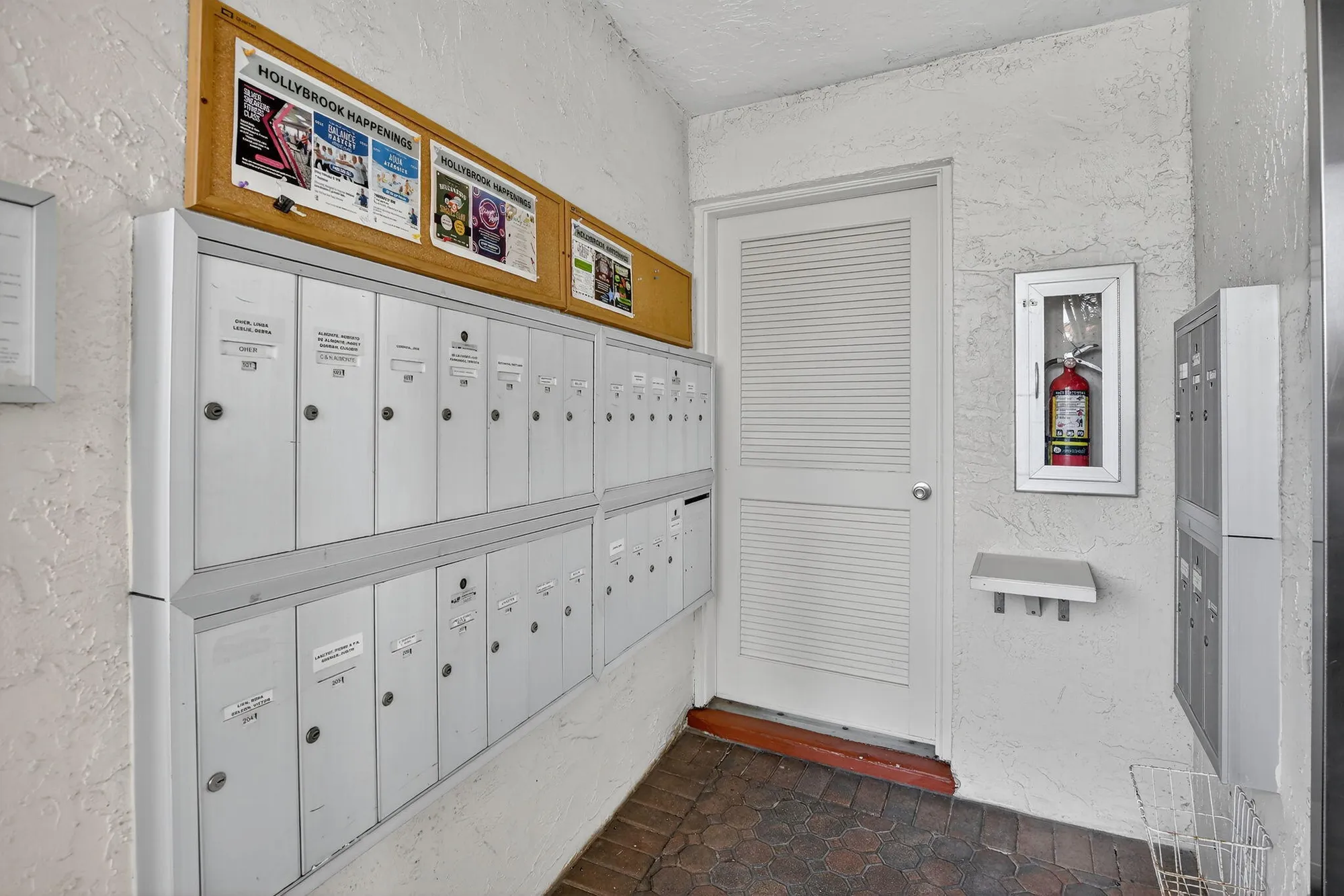 Property Slideshow image 34 of 47 | 9500 n hollybrook lake dr 308, Pembroke Pines, FL, 33025
