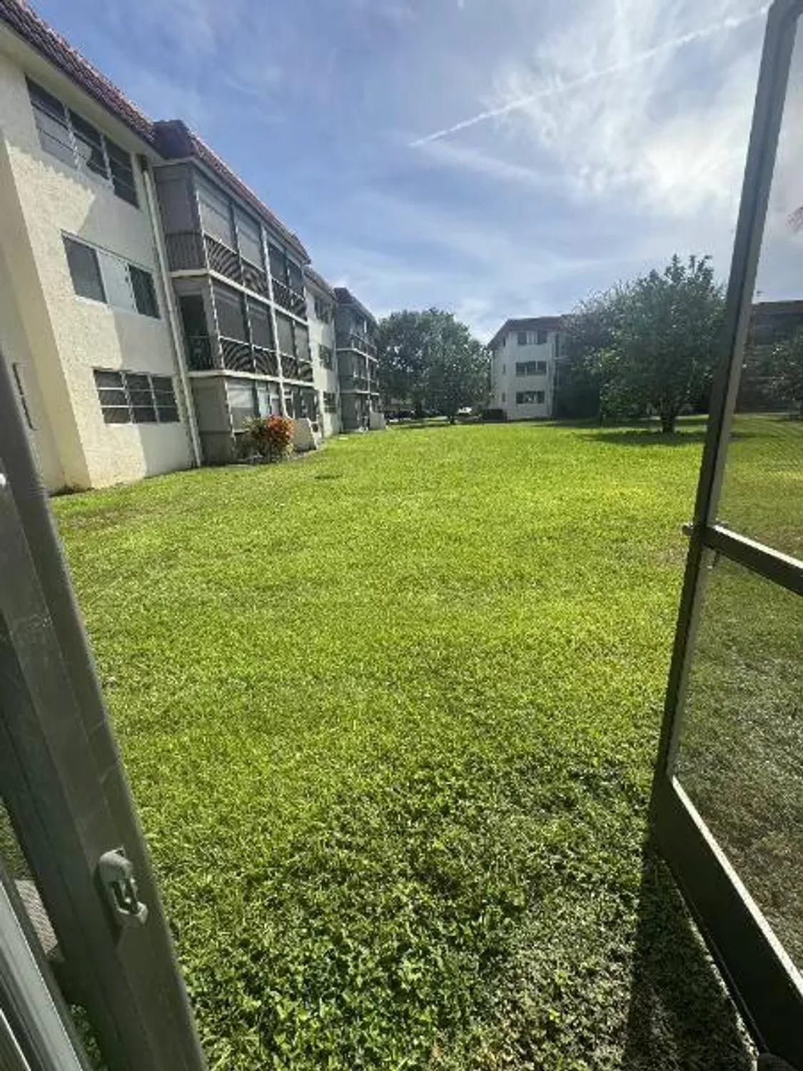 Property Slideshow image 32 of 33 | 9420 s hollybrook lake dr 105, Pembroke Pines, FL, 33025