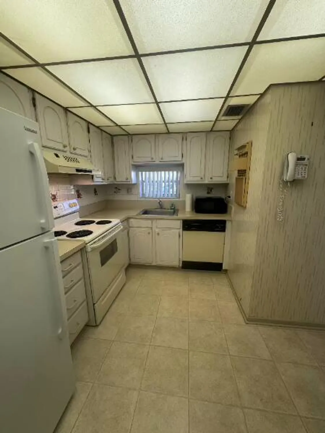 Property Slideshow image 5 of 33 | 9420 s hollybrook lake dr 105, Pembroke Pines, FL, 33025